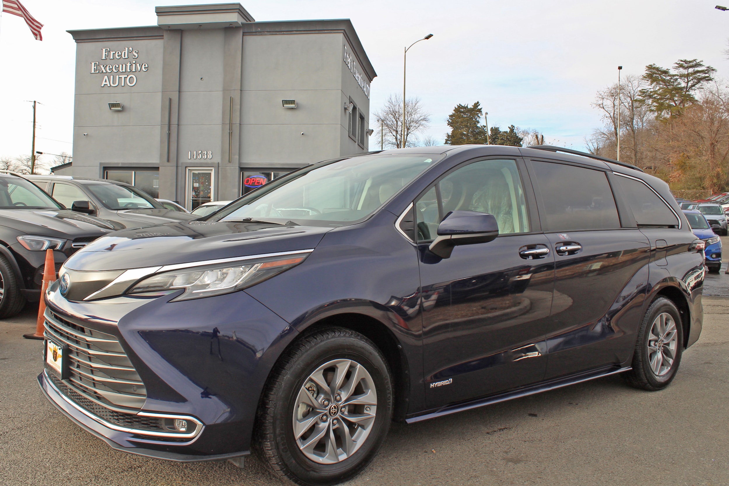 2021 Toyota Sienna XLE's photo