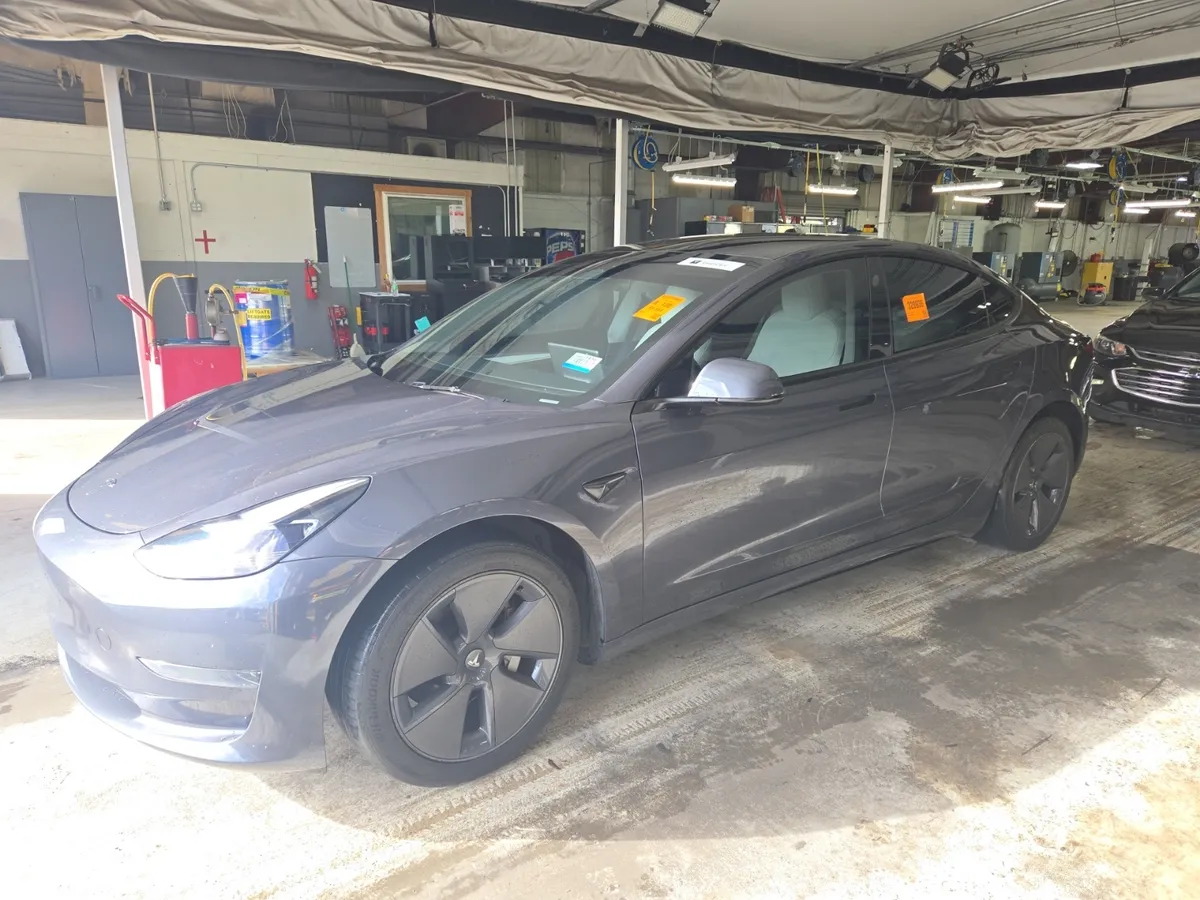  Tesla Model 3