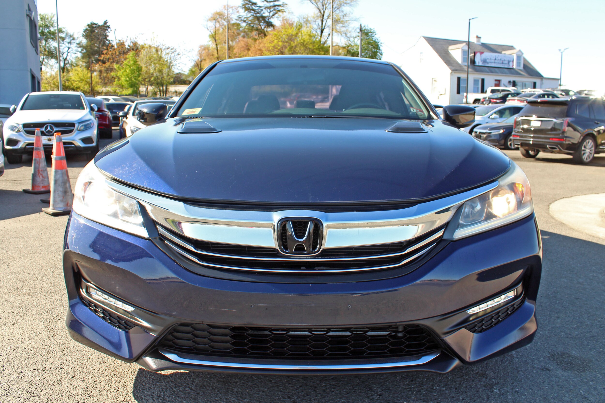 2017 Honda Accord Sport SE photo 2