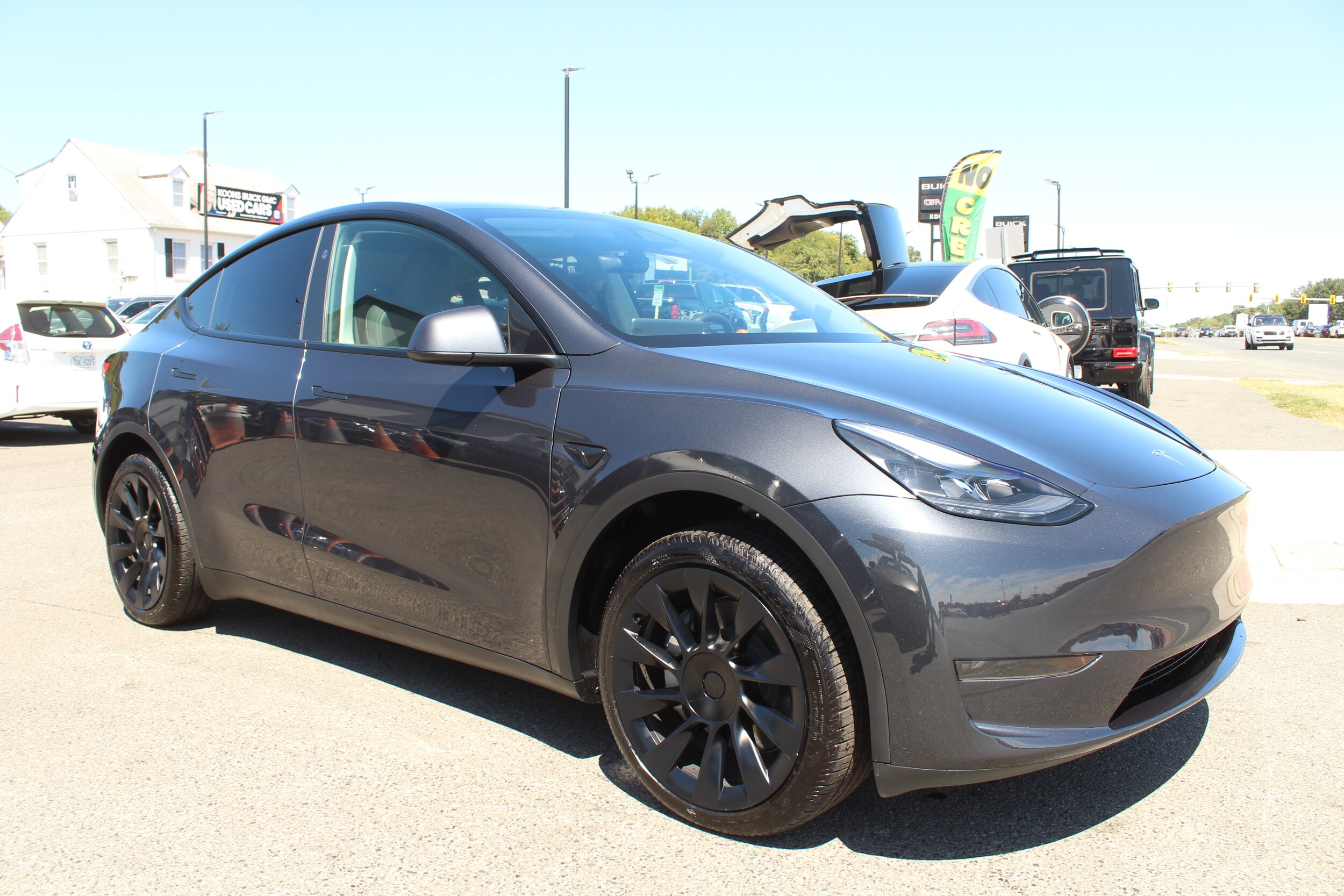2024 Tesla Model Y Long Range photo 2