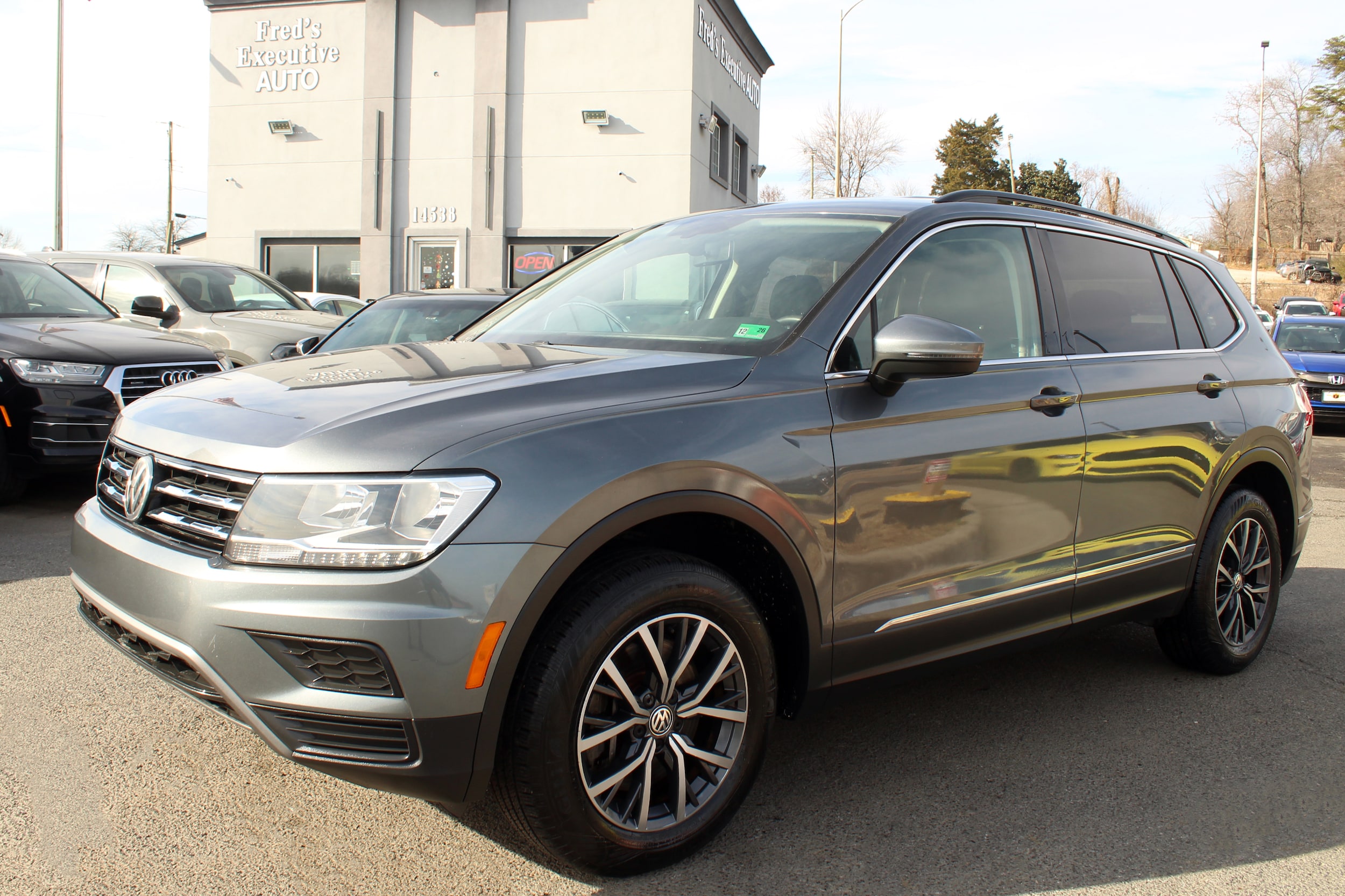 2020 Volkswagen Tiguan SE's photo