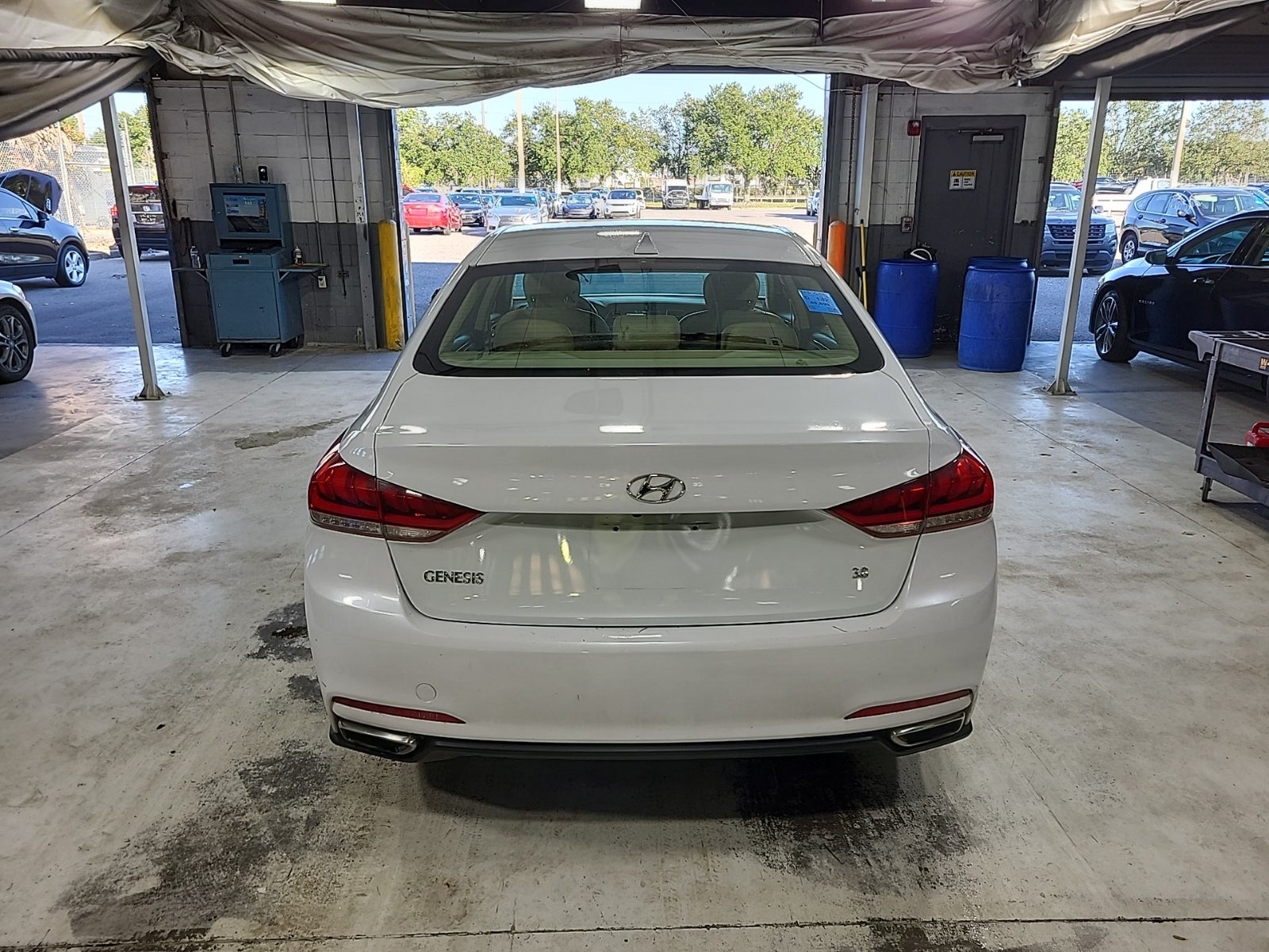 2016 Hyundai Genesis 3.8 photo 3