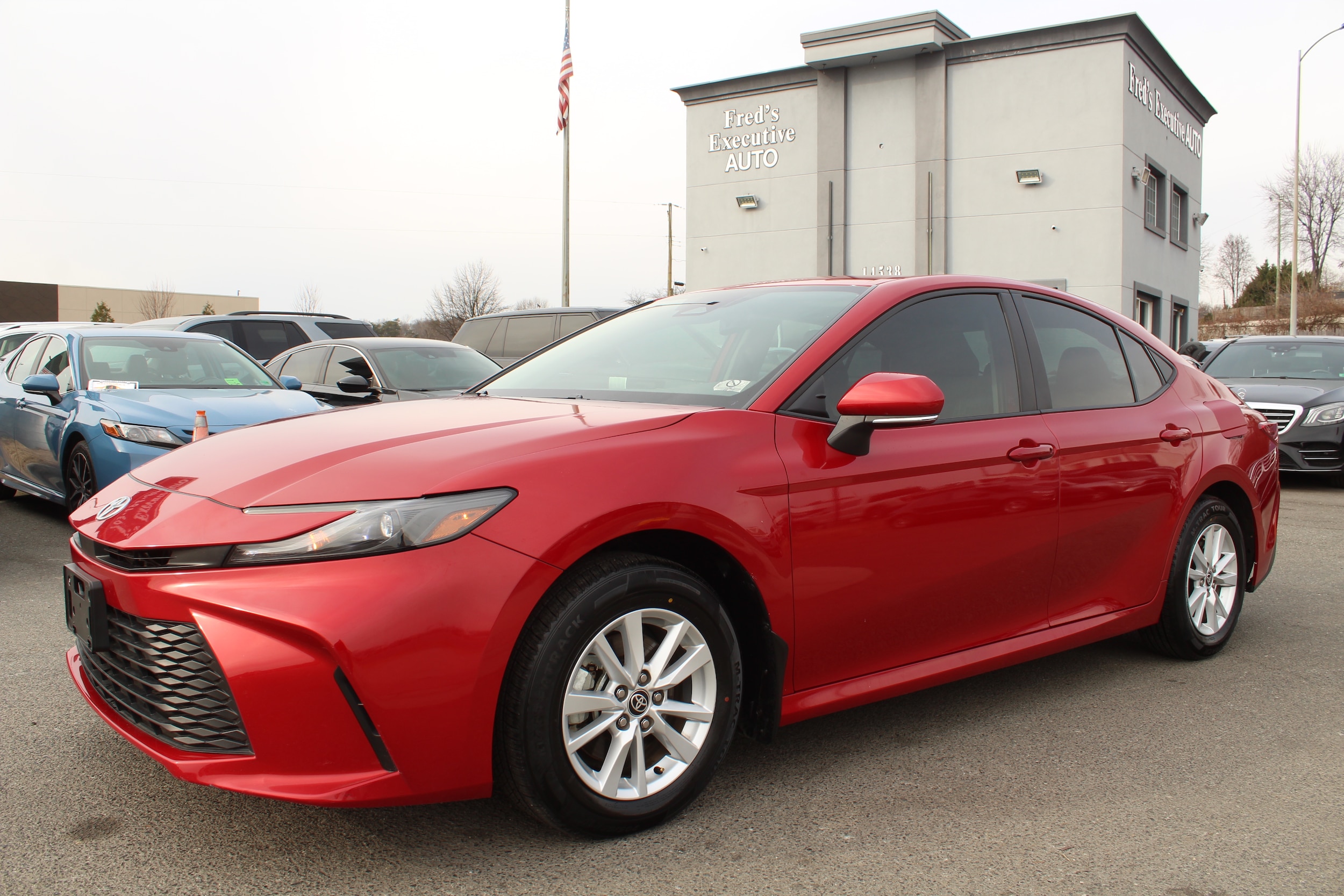 2025 Toyota Camry LE's photo