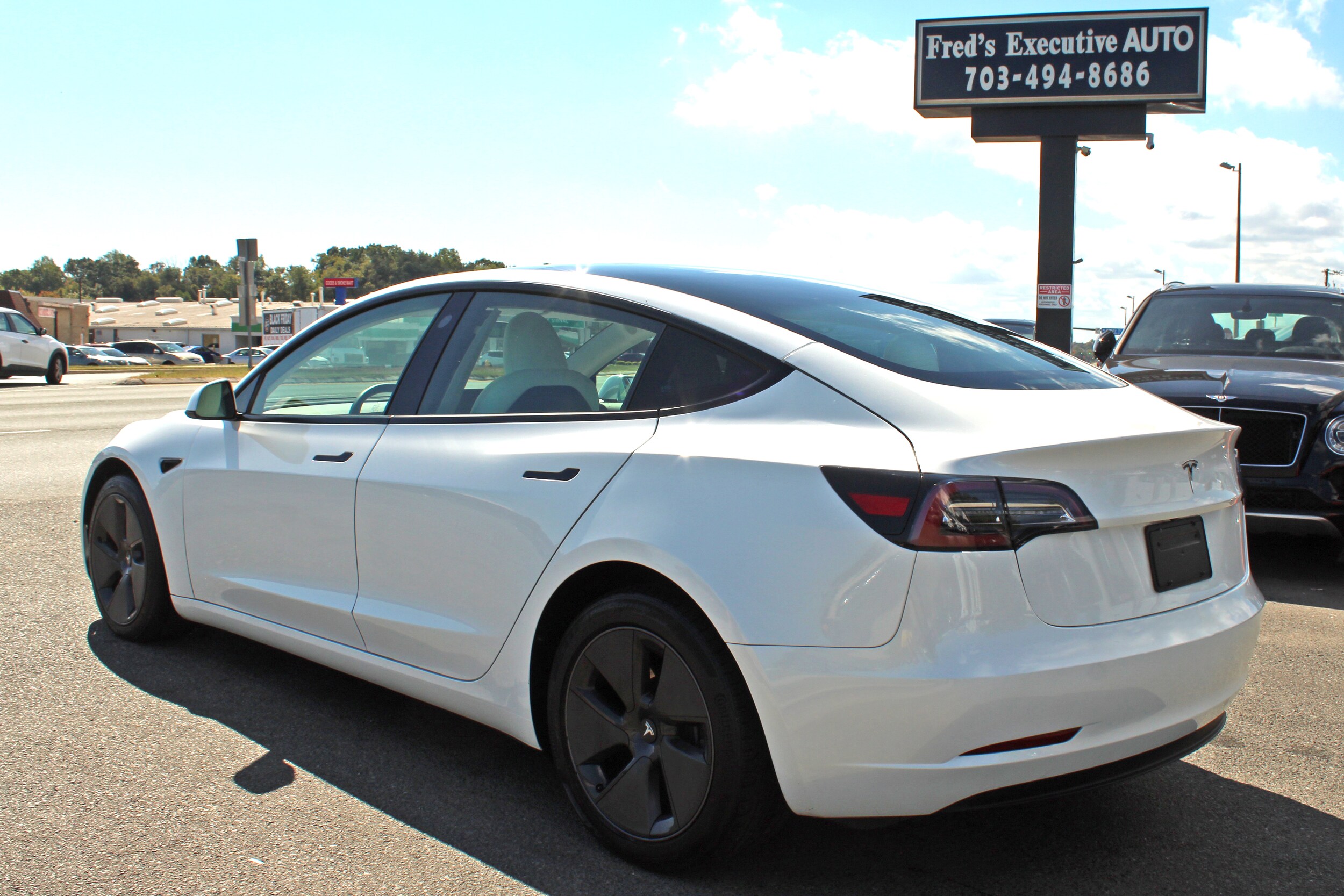 2023 Tesla Model 3 photo 4