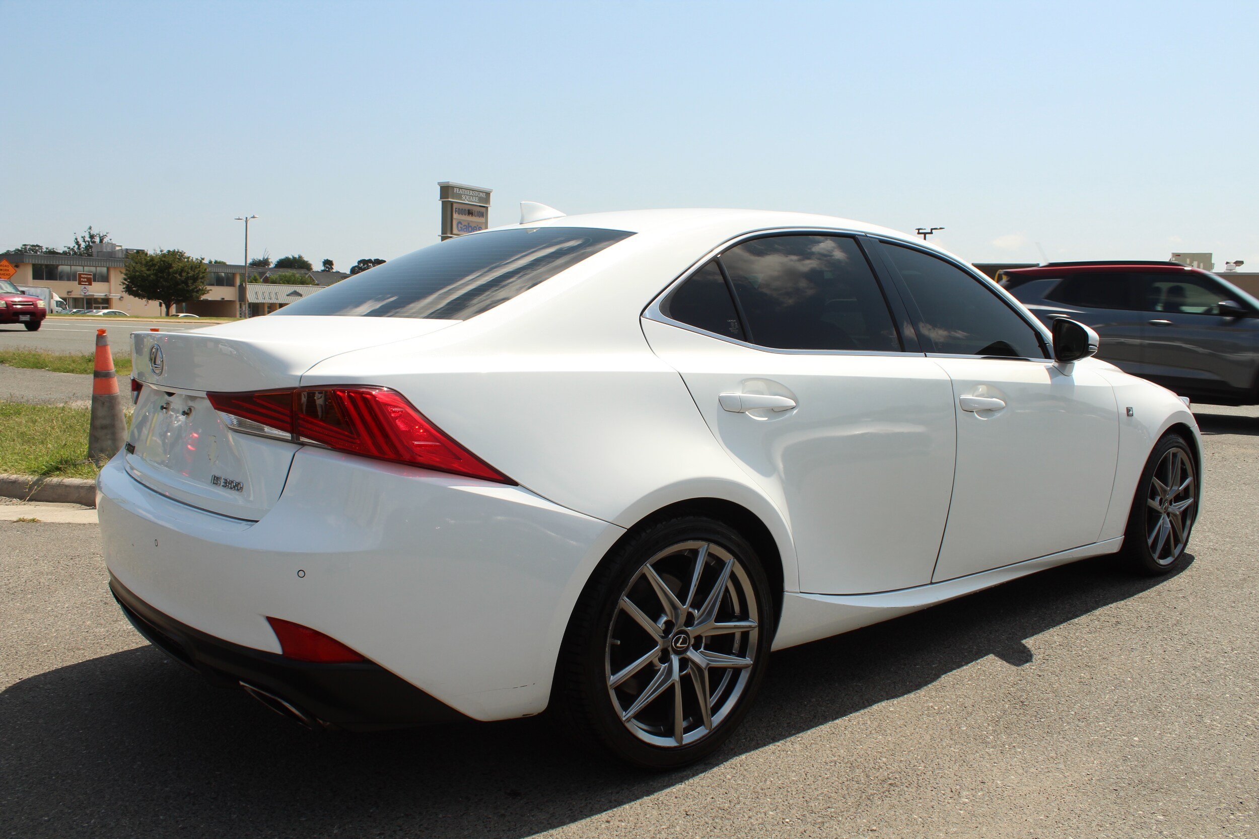 2018 Lexus IS 300 F SPORT photo 4