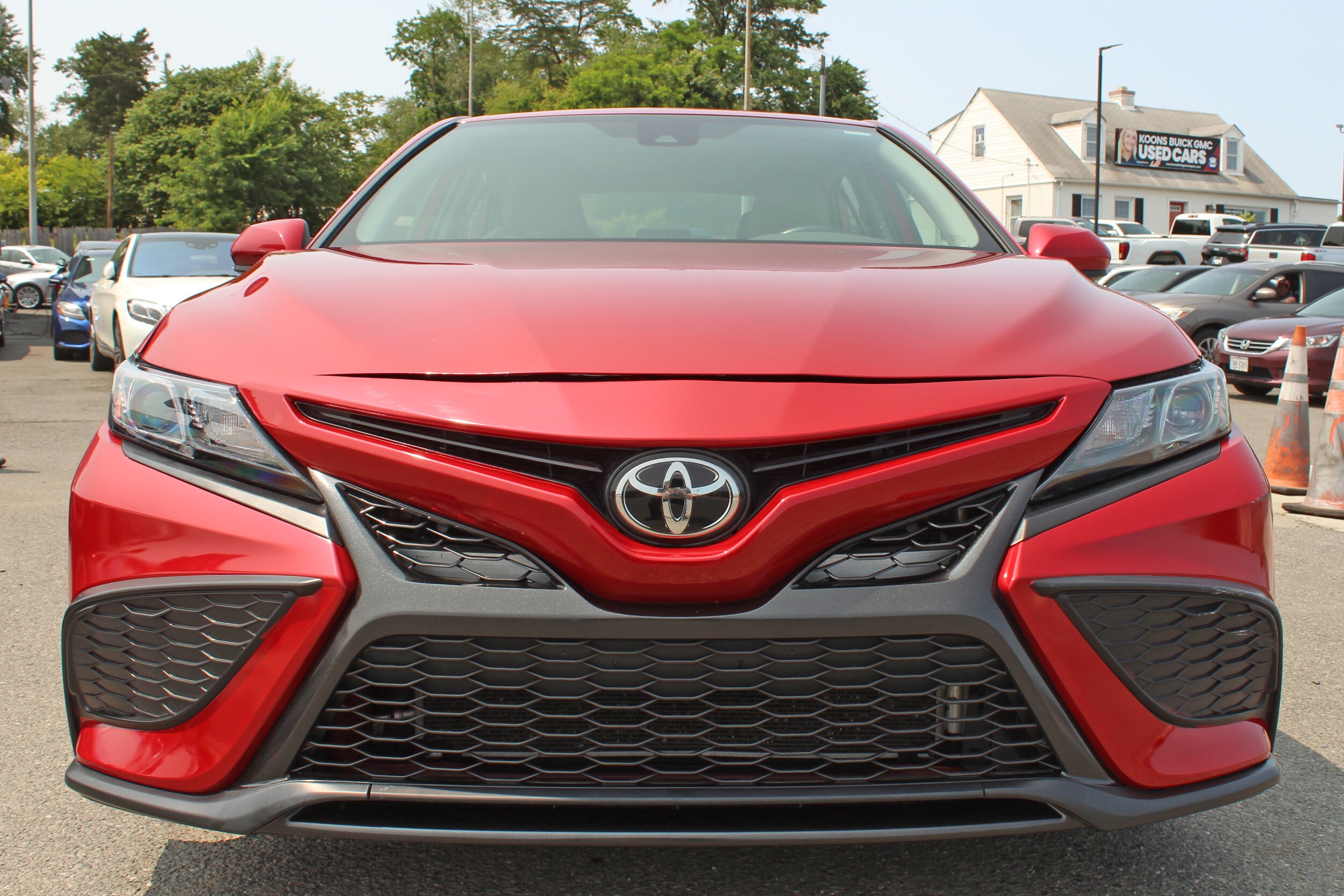 2021 Toyota Camry SE photo 2