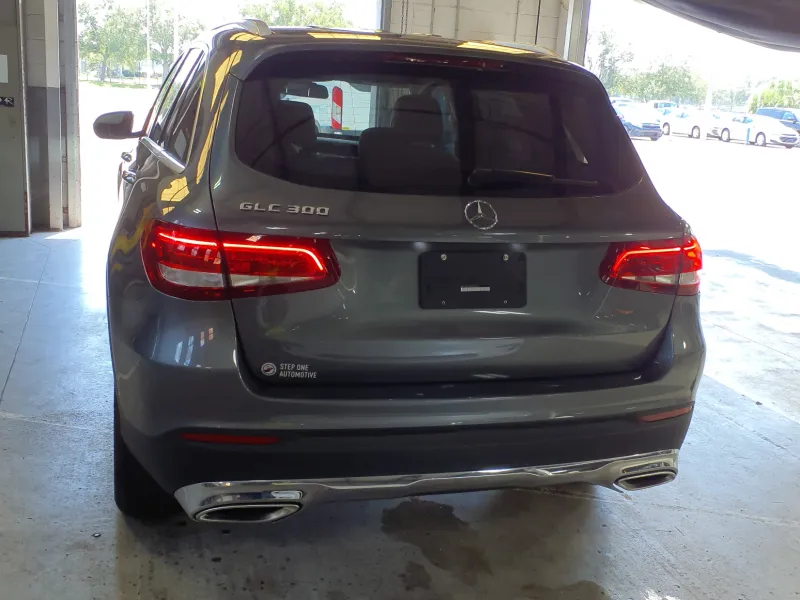 2018 Mercedes Benz GLC 300 photo 3