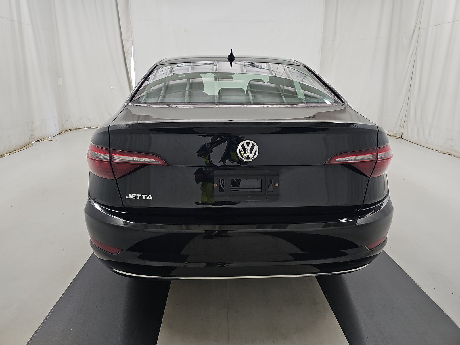 2021 Volkswagen Jetta SE R-Line photo 2