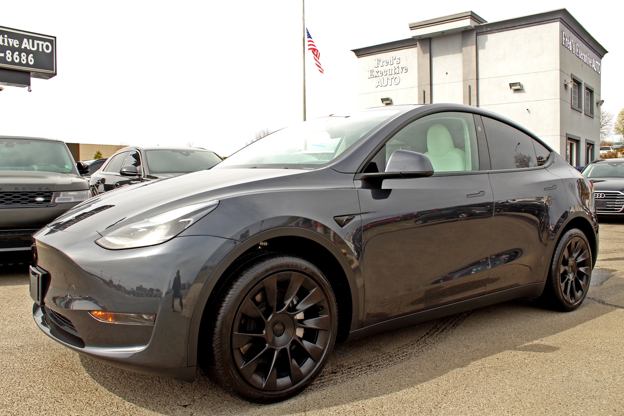 2024 Tesla Model Y Long Range Rear Wheel Drive's photo