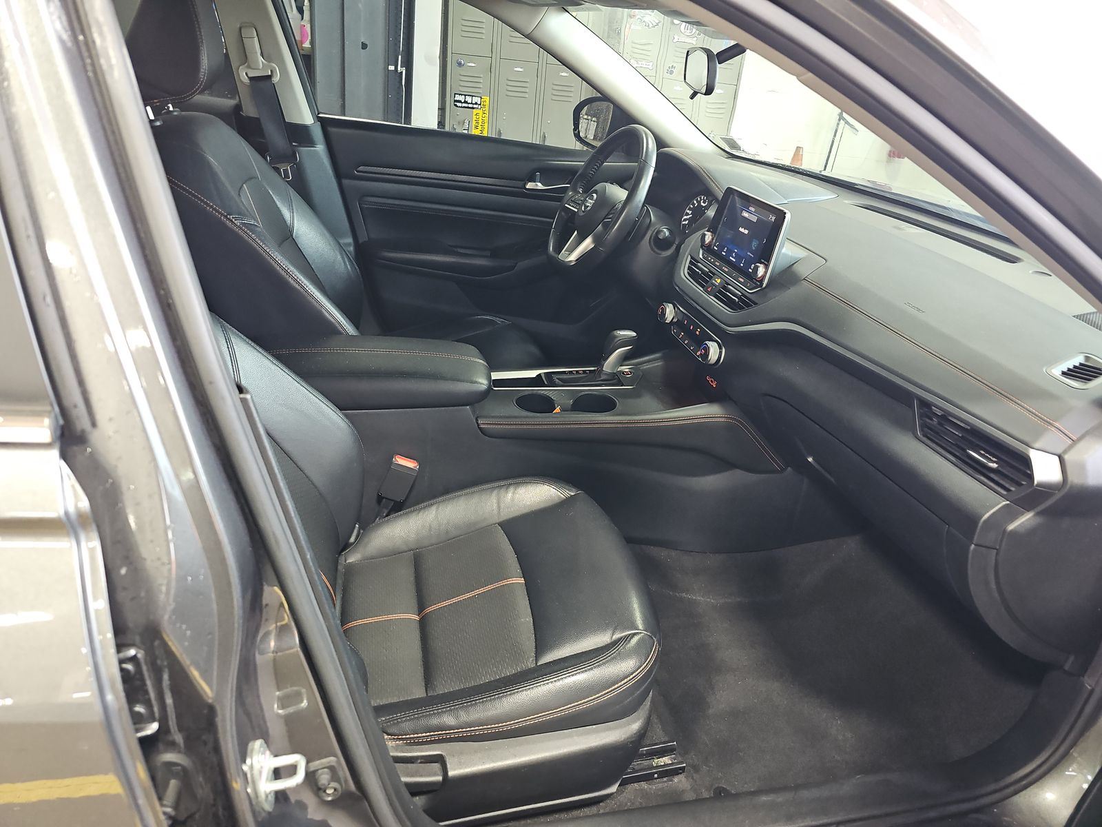 2022 Nissan Altima 2.5 SR photo 3