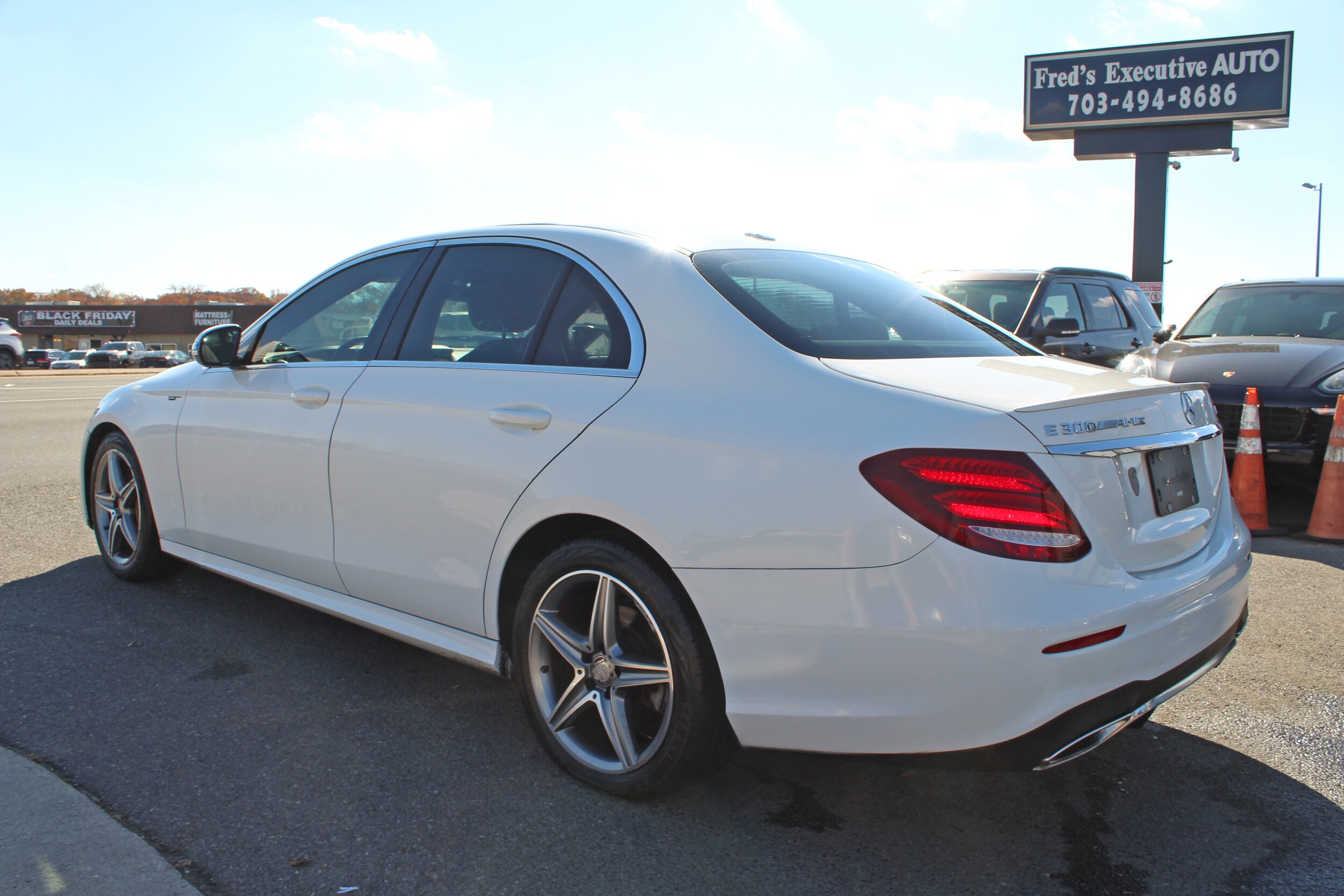 2017 Mercedes Benz E 300 4MATIC photo 4