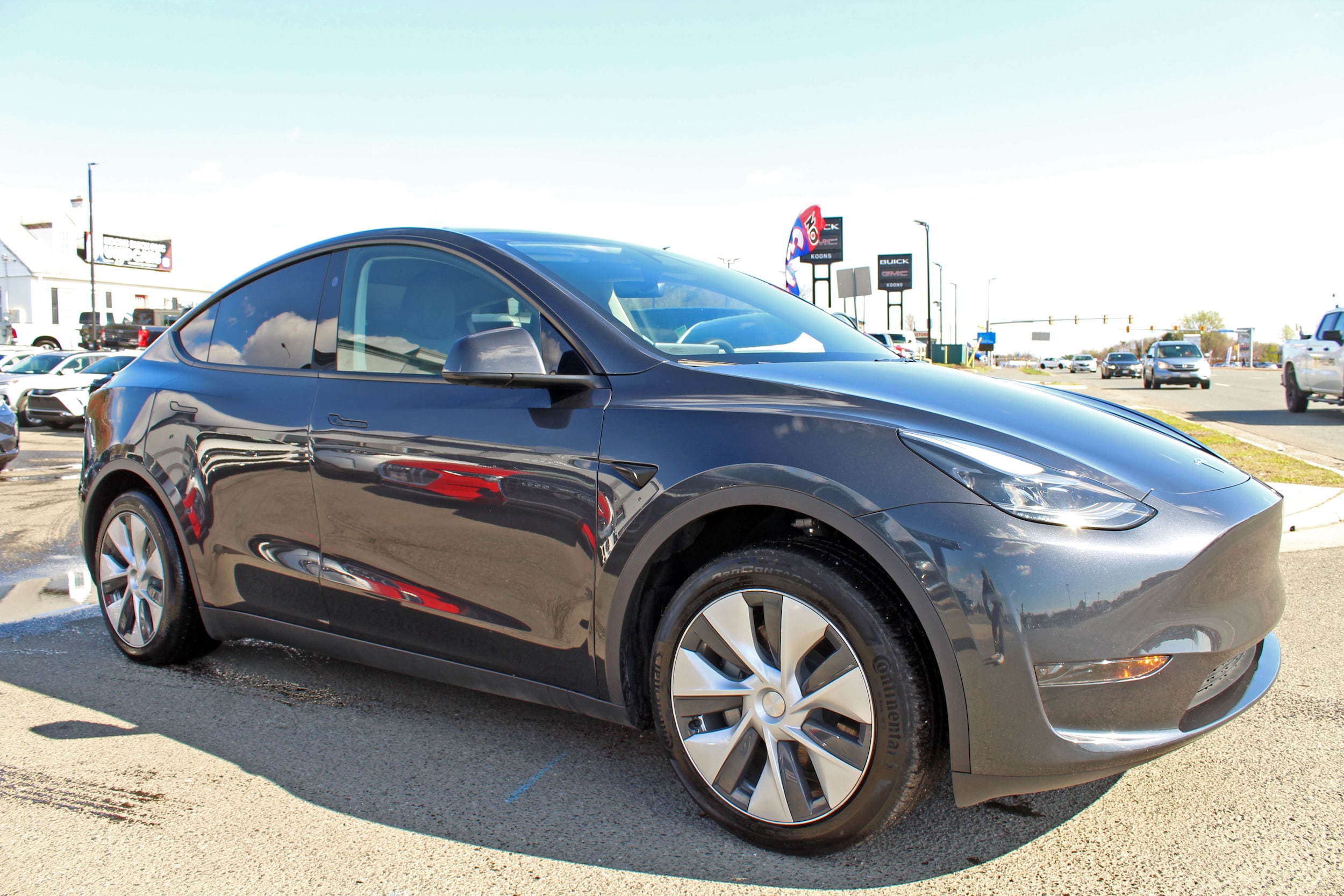 2024 Tesla Model Y Long Range Rear Wheel Drive's photo