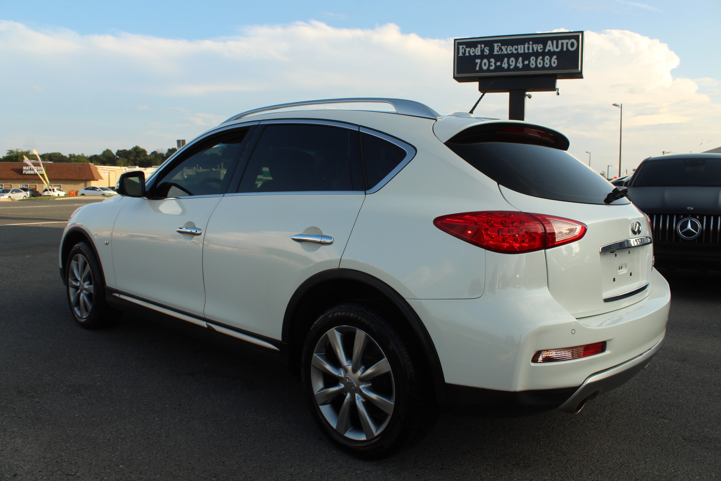 2017 Infiniti QX50 photo 2