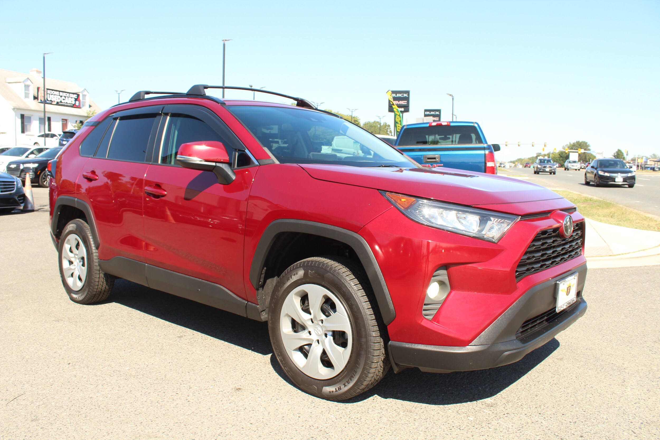 2020 Toyota RAV4 LE photo 2
