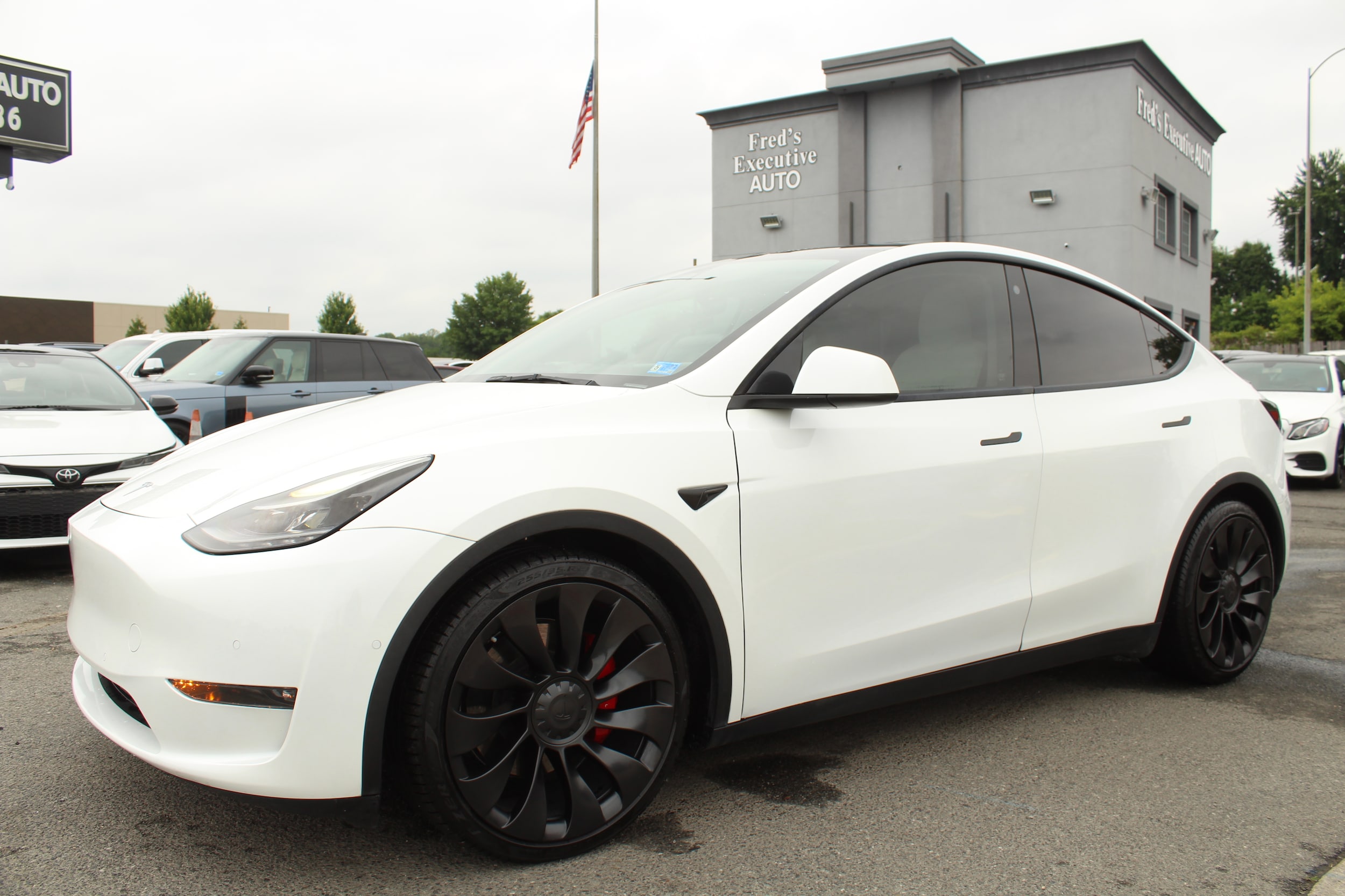 2022 Tesla Model Y Performance Dual Motor All-Wheel Drive's photo