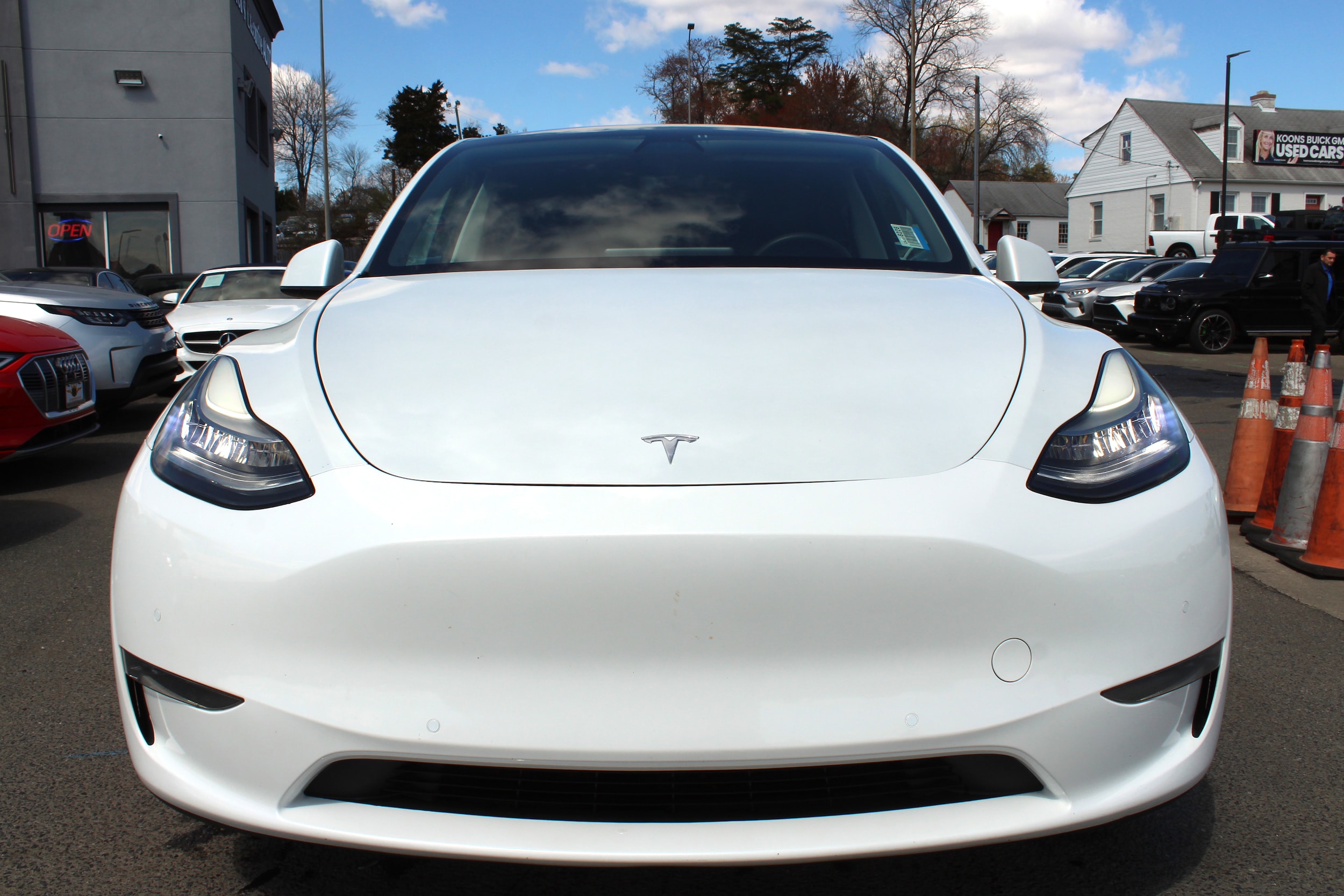 View vehicle photo 2