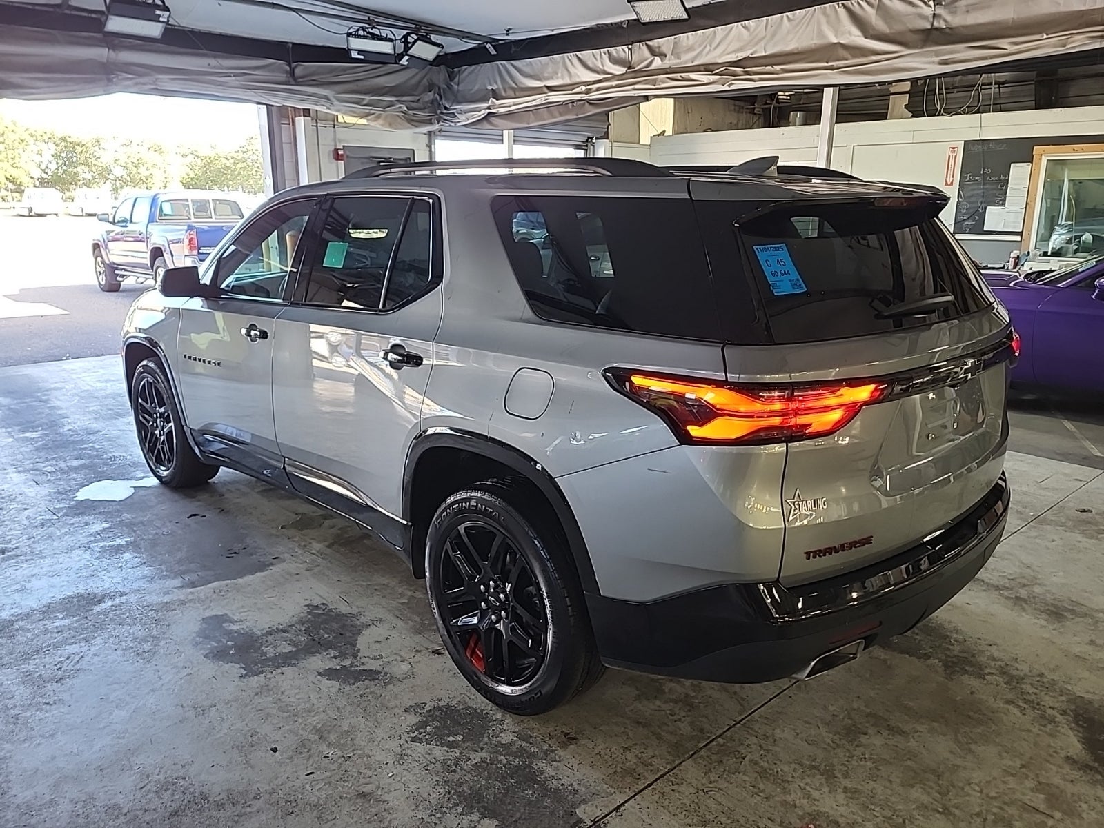 2023 Chevrolet Traverse Premier photo 3