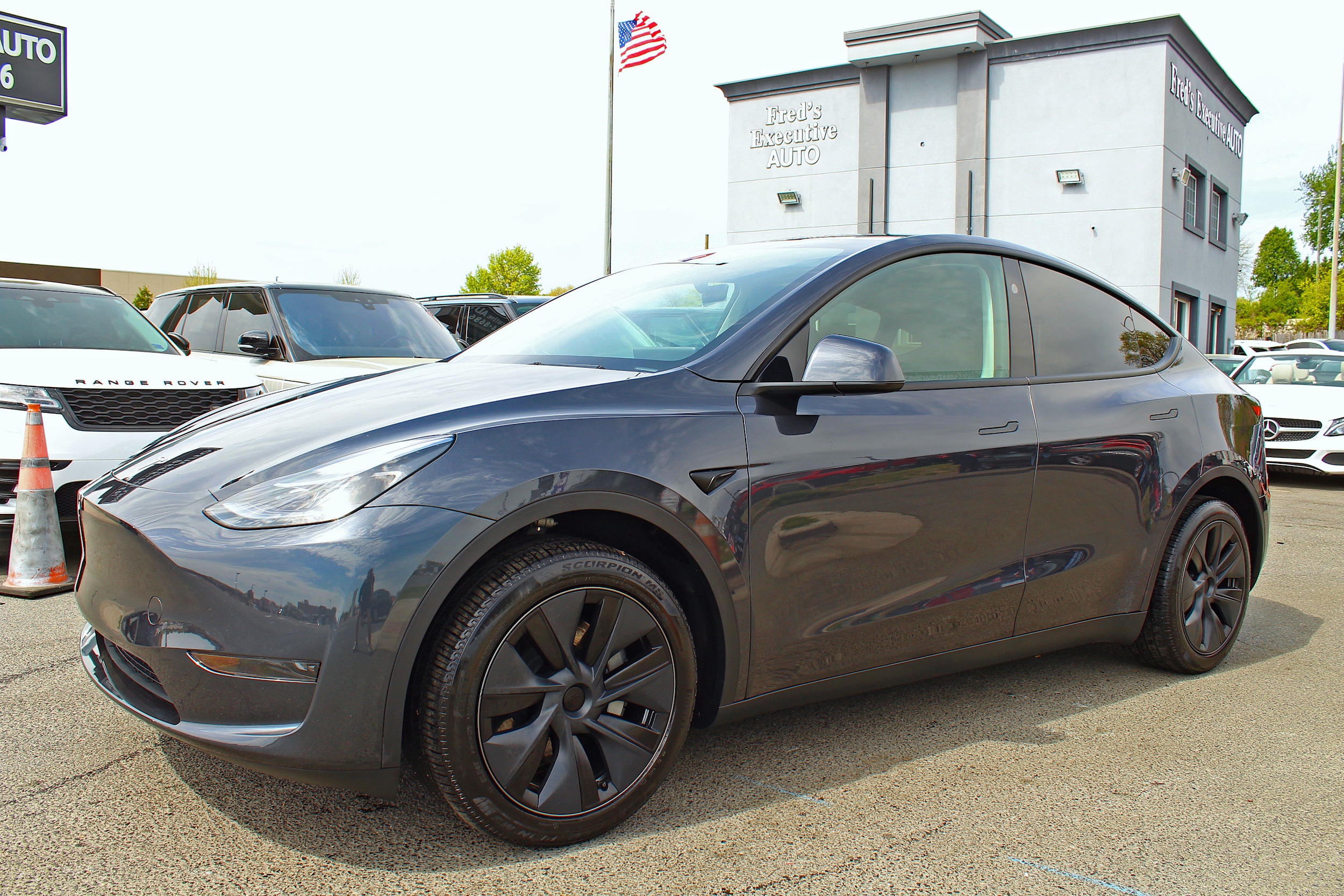 2024 Tesla Model Y Long Range Rear Wheel Drive's photo