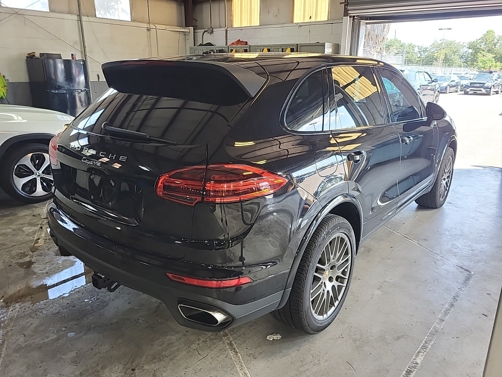2017 Porsche Cayenne Platinum Edition photo 4