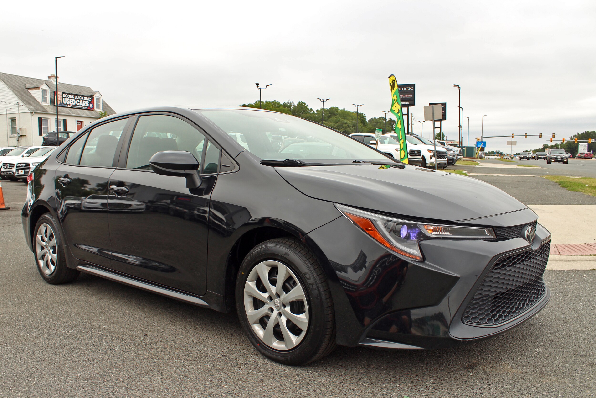 2022 Toyota Corolla LE photo 3