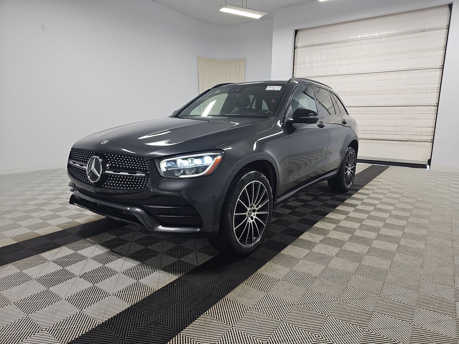 2022 Mercedes-Benz GLC GLC300's photo