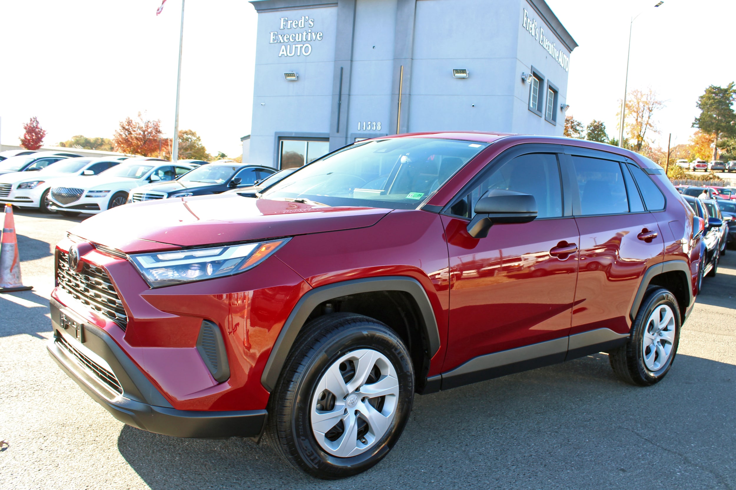 2023 Toyota RAV4 LE's photo