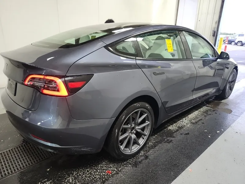 2023 Tesla Model 3 photo 3