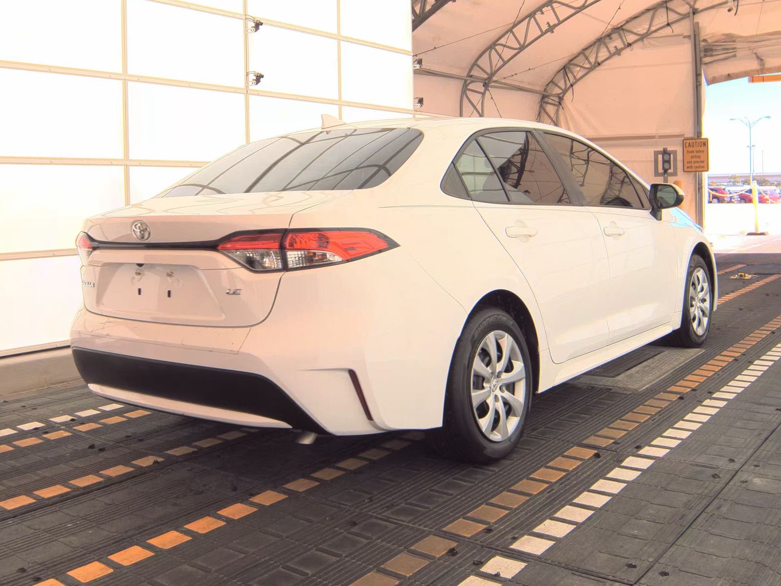2020 Toyota Corolla LE photo 2