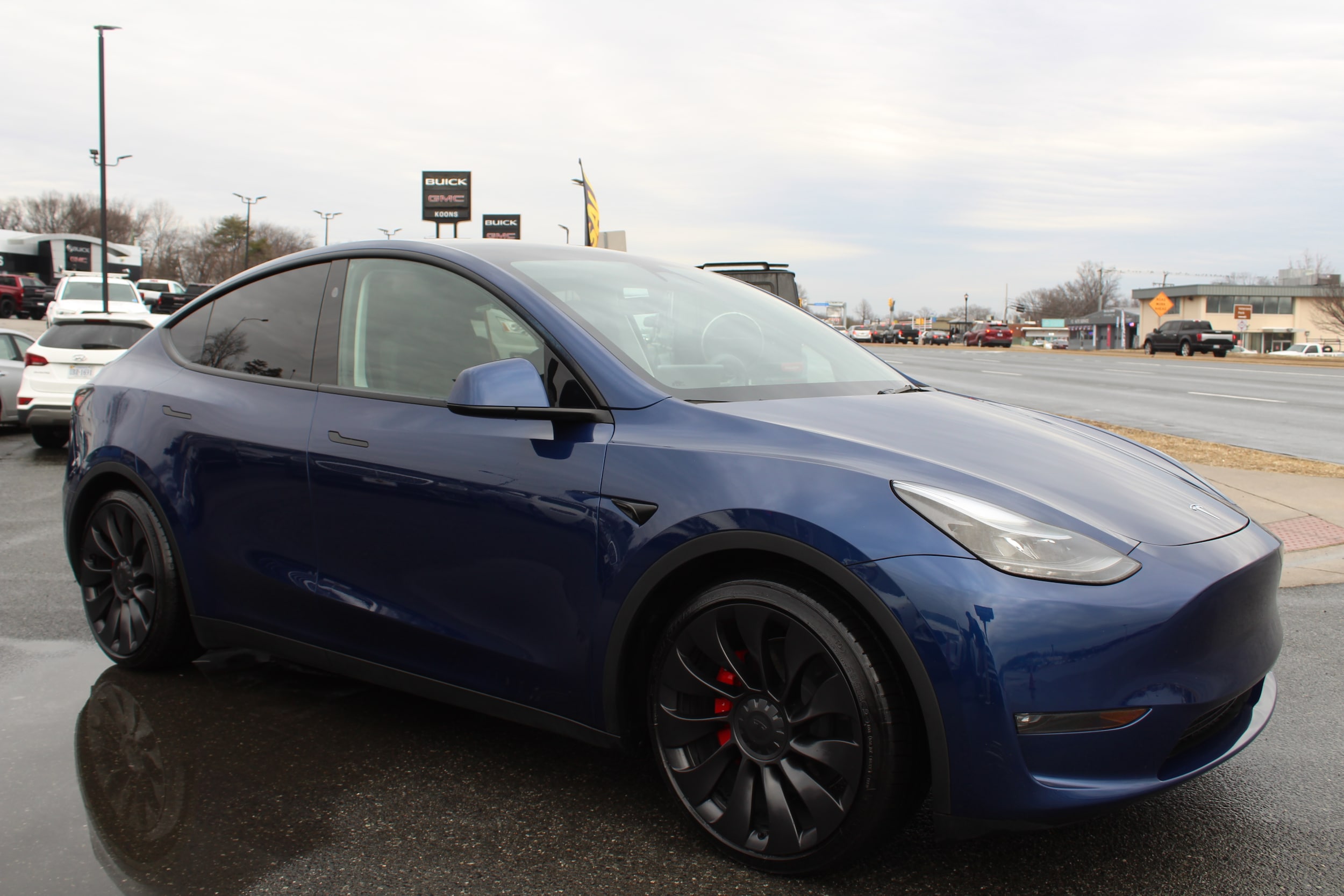 2023 Tesla Model Y Performance Dual Motor All-Wheel Drive's photo