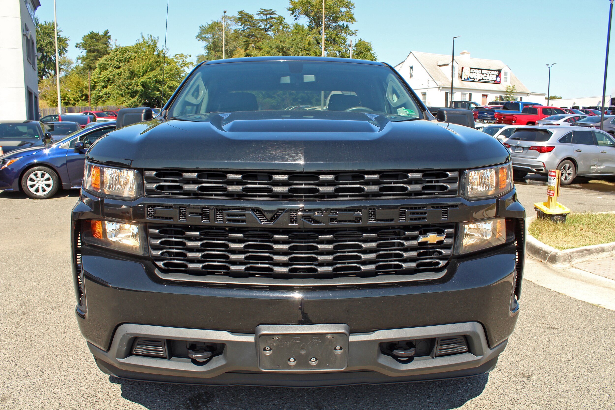 2020 Chevrolet Silverado 1500 Custom photo 2