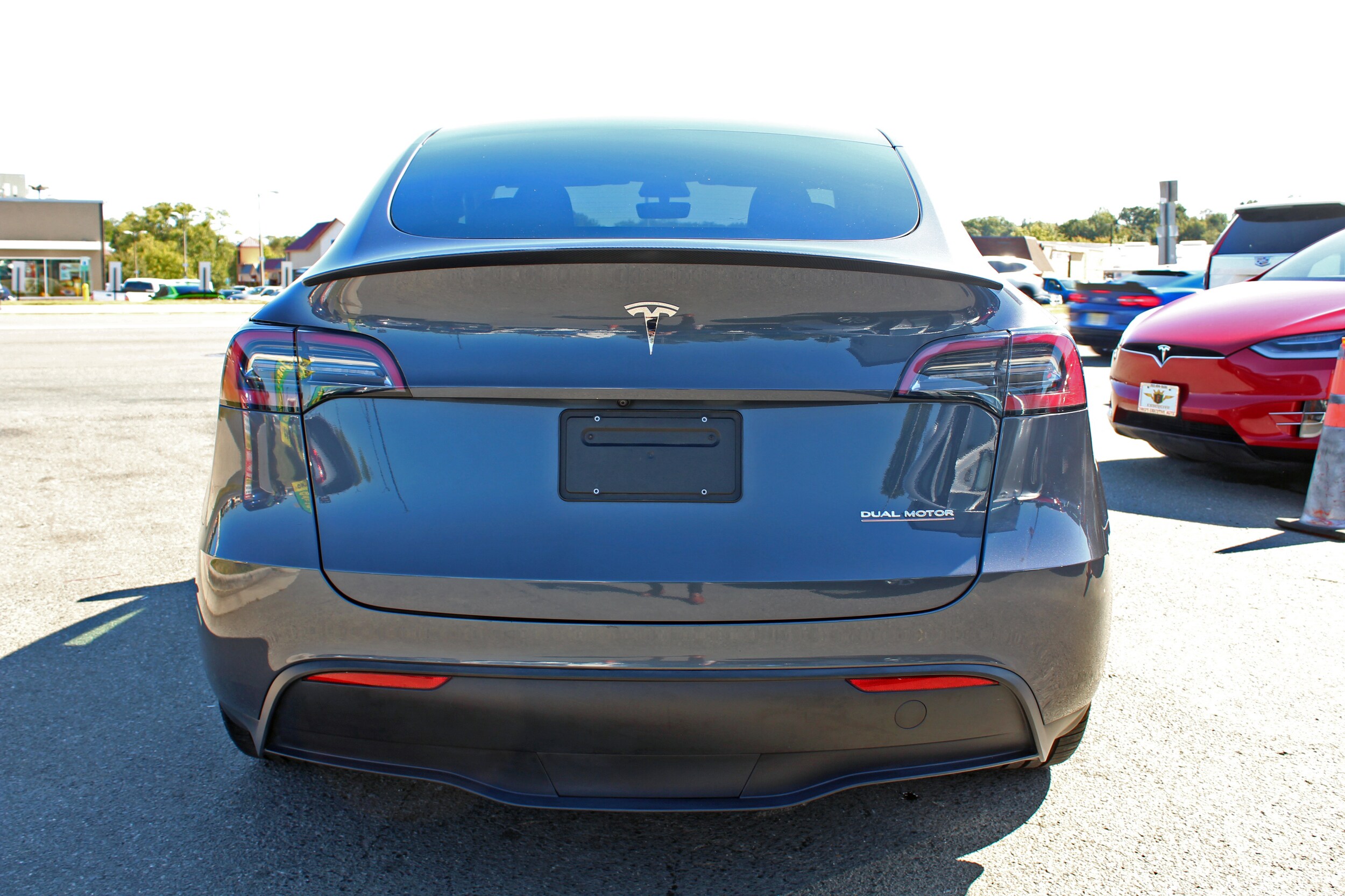 2023 Tesla Model Y photo 3