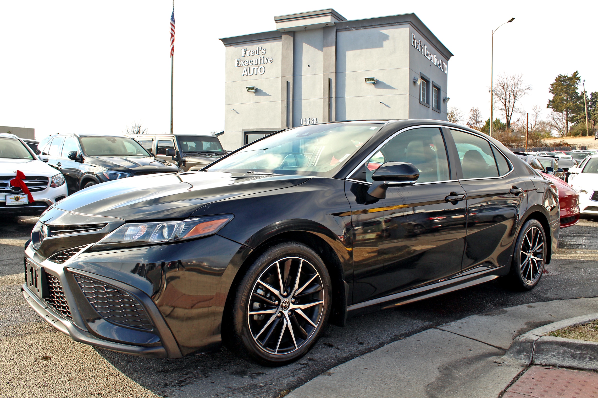 2023 Toyota Camry SE's photo