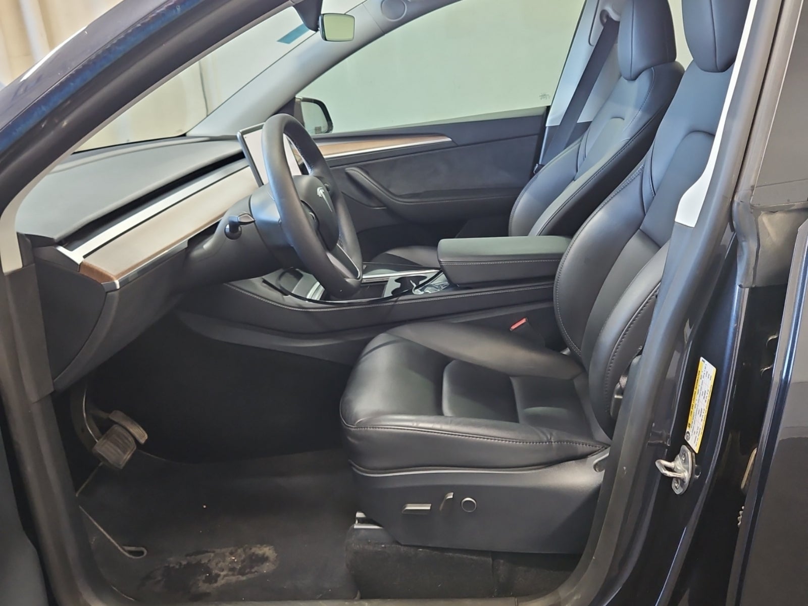 2024 Tesla Model Y Long Range photo 4