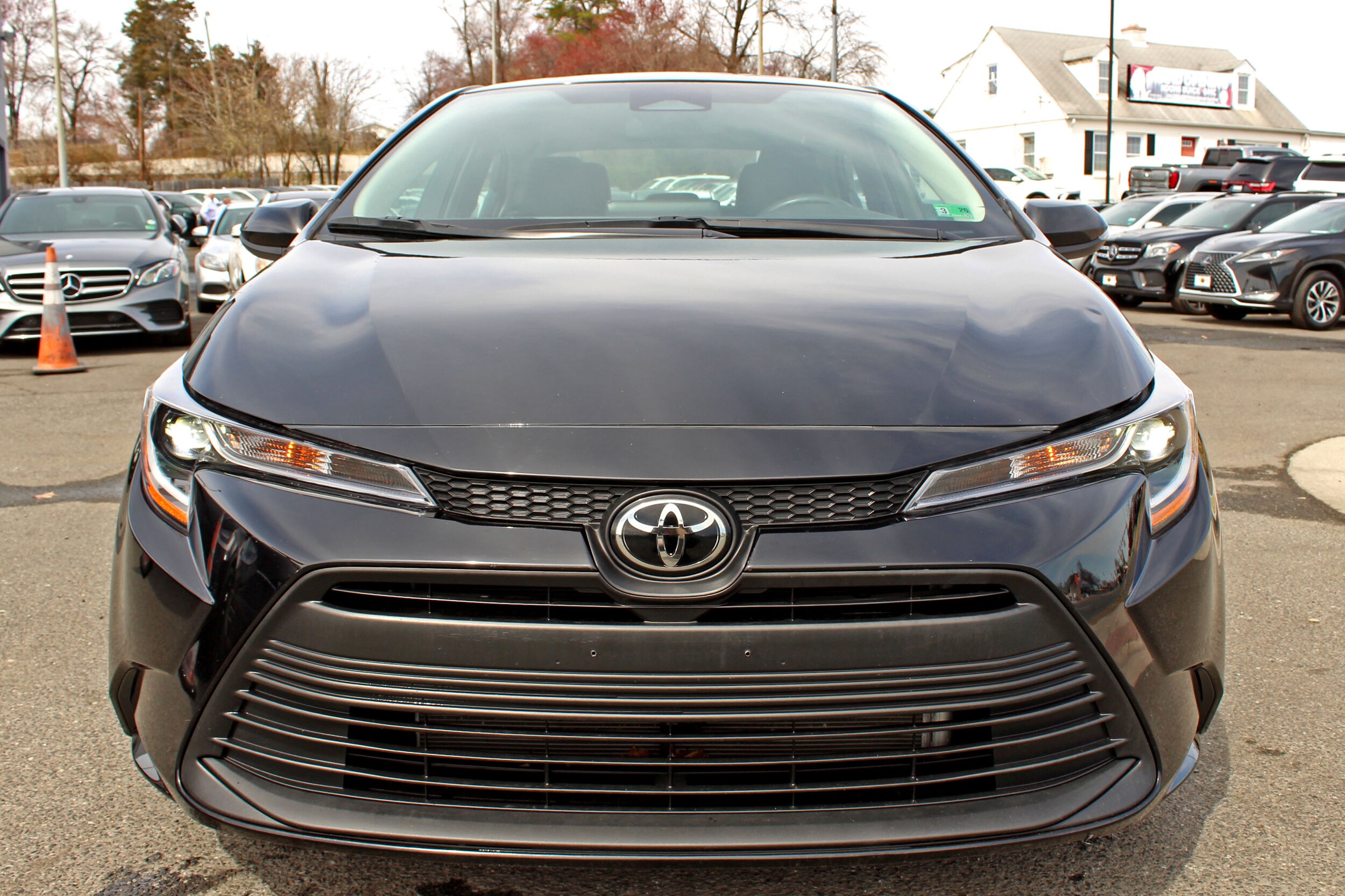 2023 Toyota Corolla LE photo 2