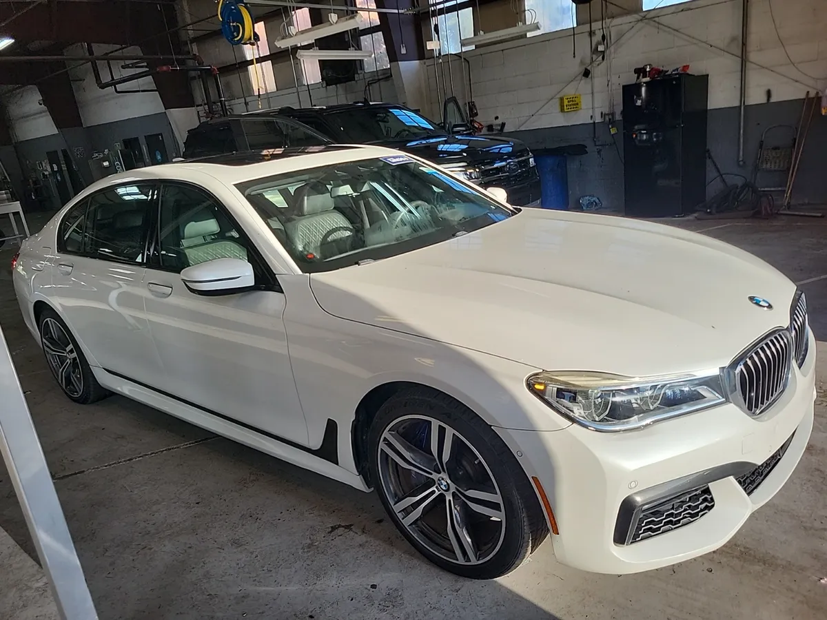  BMW 750i