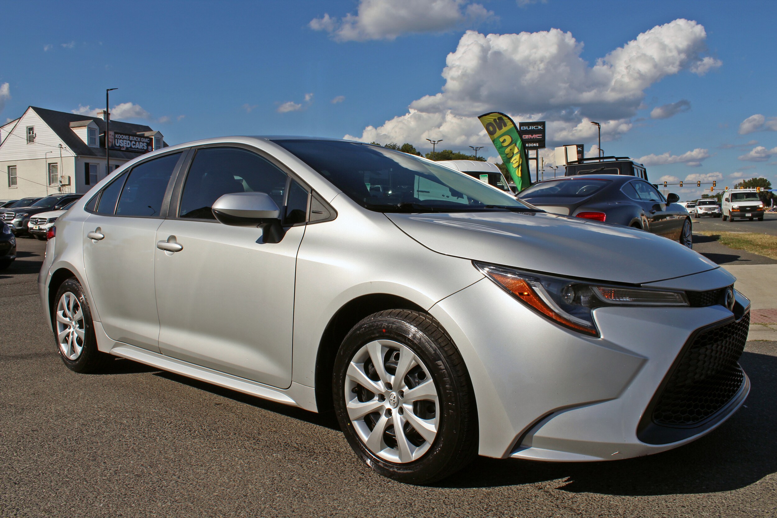 2020 Toyota Corolla LE photo 3