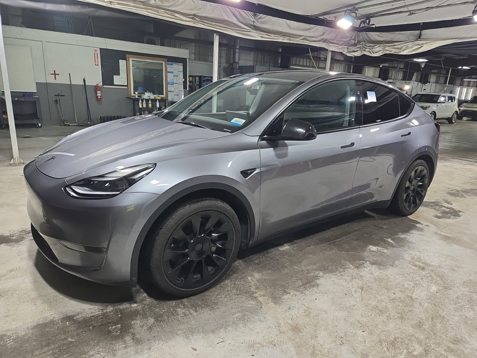 2024 Tesla Model Y Long Range's photo