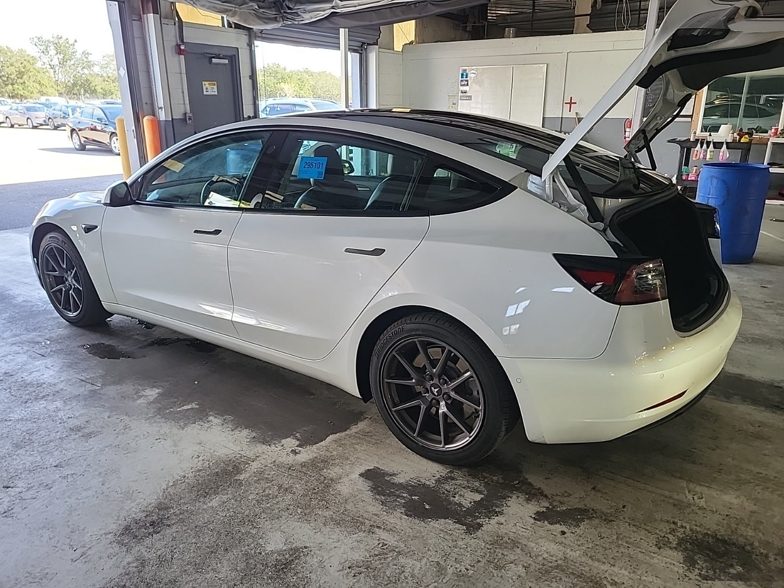 2021 Tesla Model 3 Standard Range photo 2