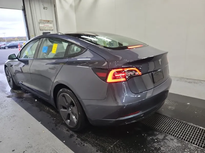 2023 Tesla Model 3 photo 2