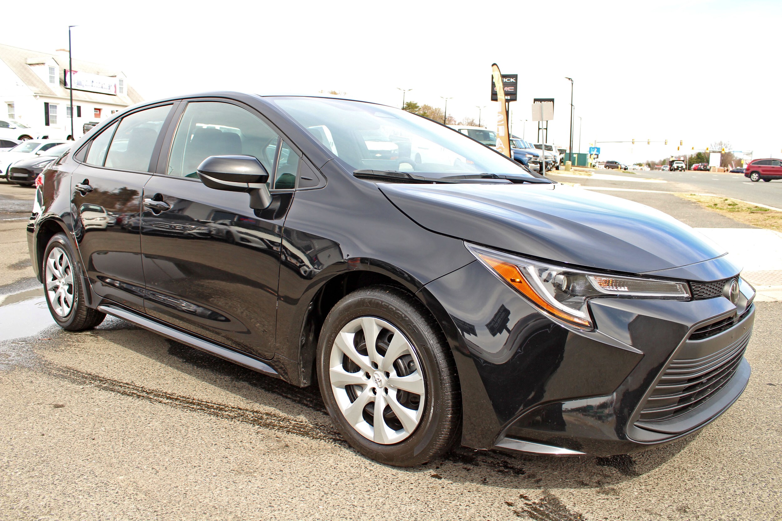 2023 Toyota Corolla LE photo 3