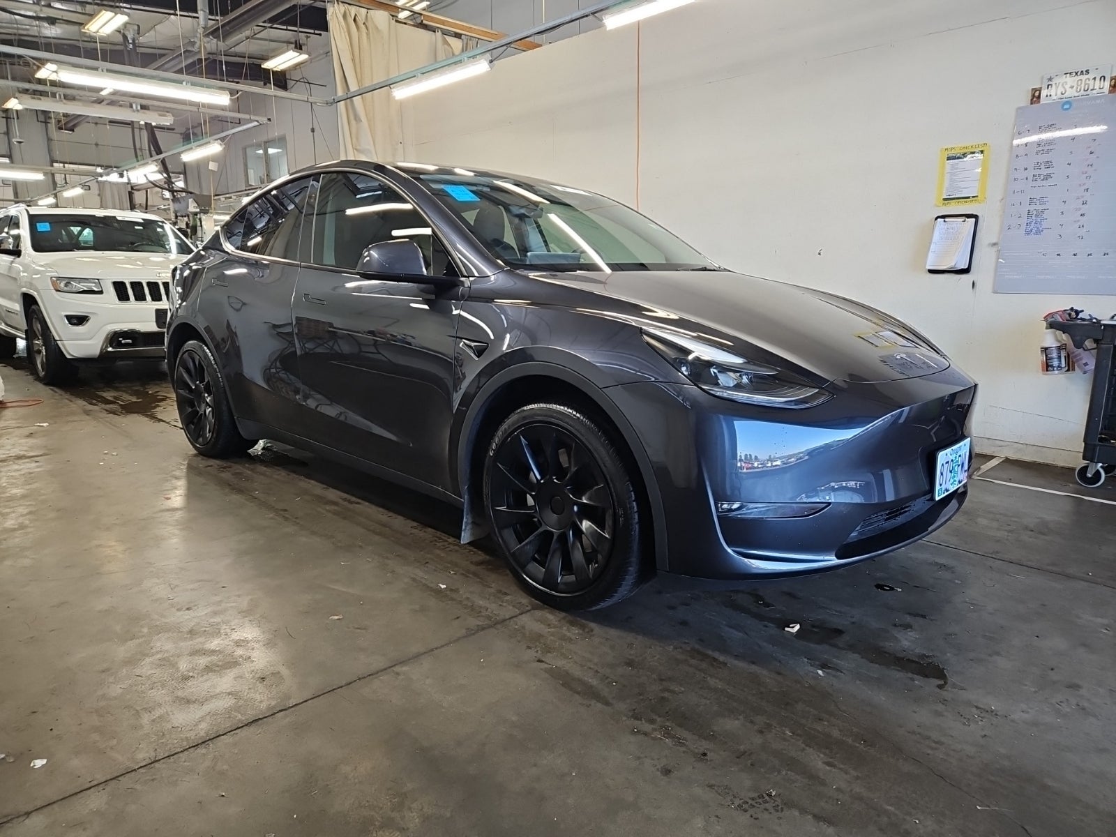 2024 Tesla Model Y Long Range photo 3