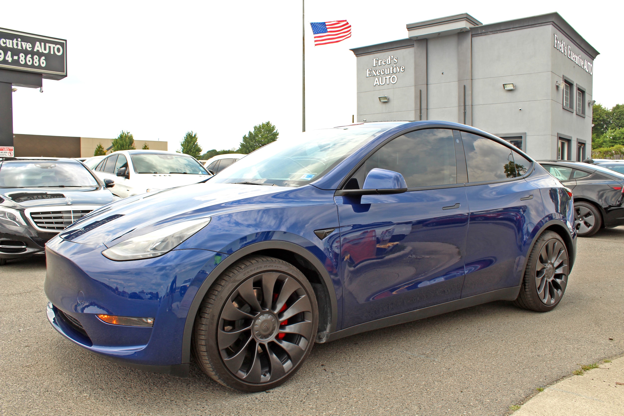 2023 Tesla Model Y Performance Dual Motor All-Wheel Drive's photo