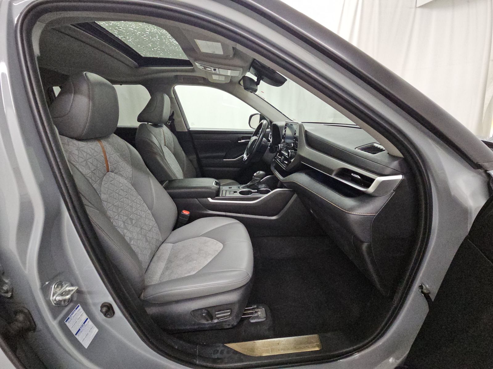 2022 Toyota Highlander Hybrid XLE photo 3