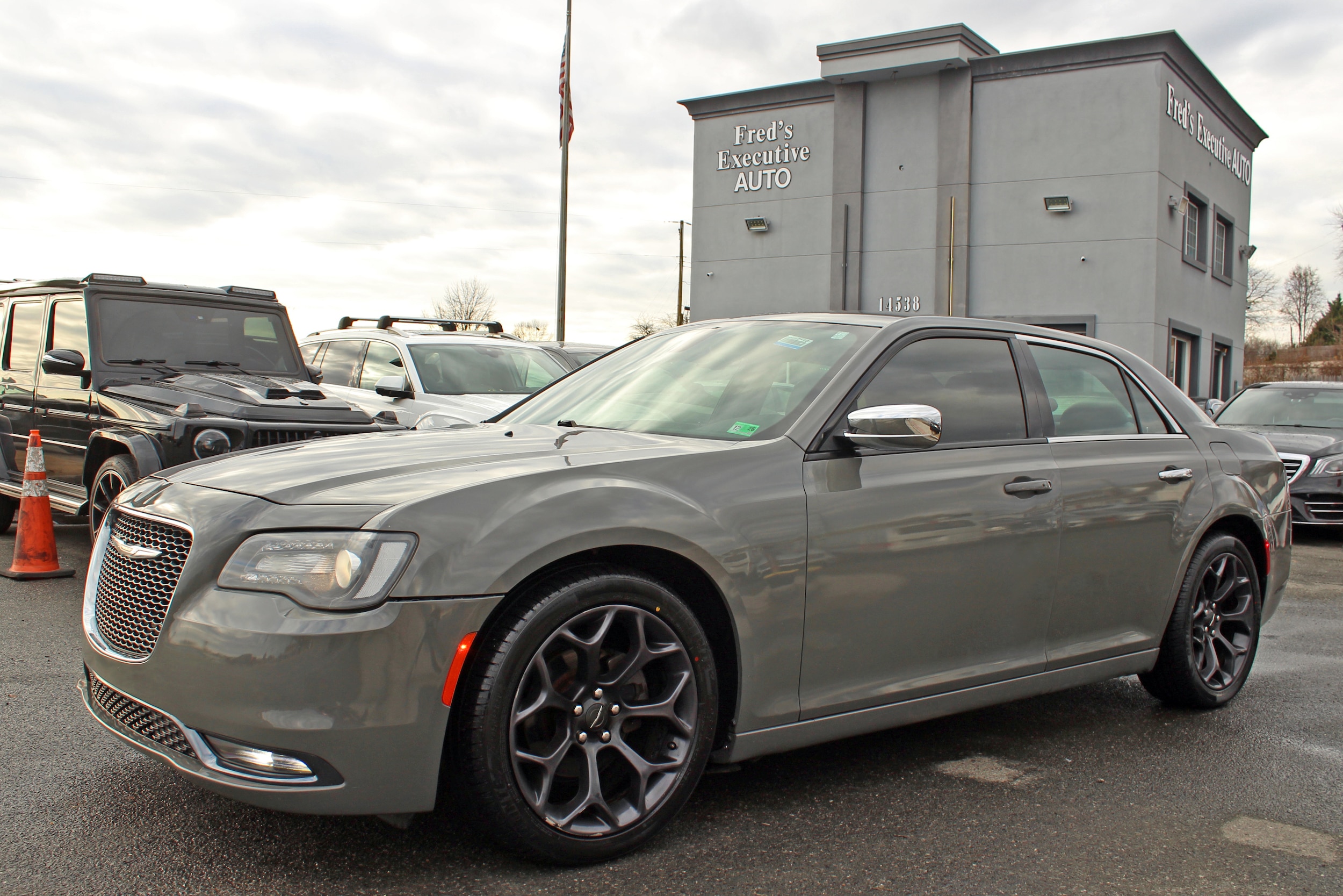 2019 Chrysler 300 S's photo