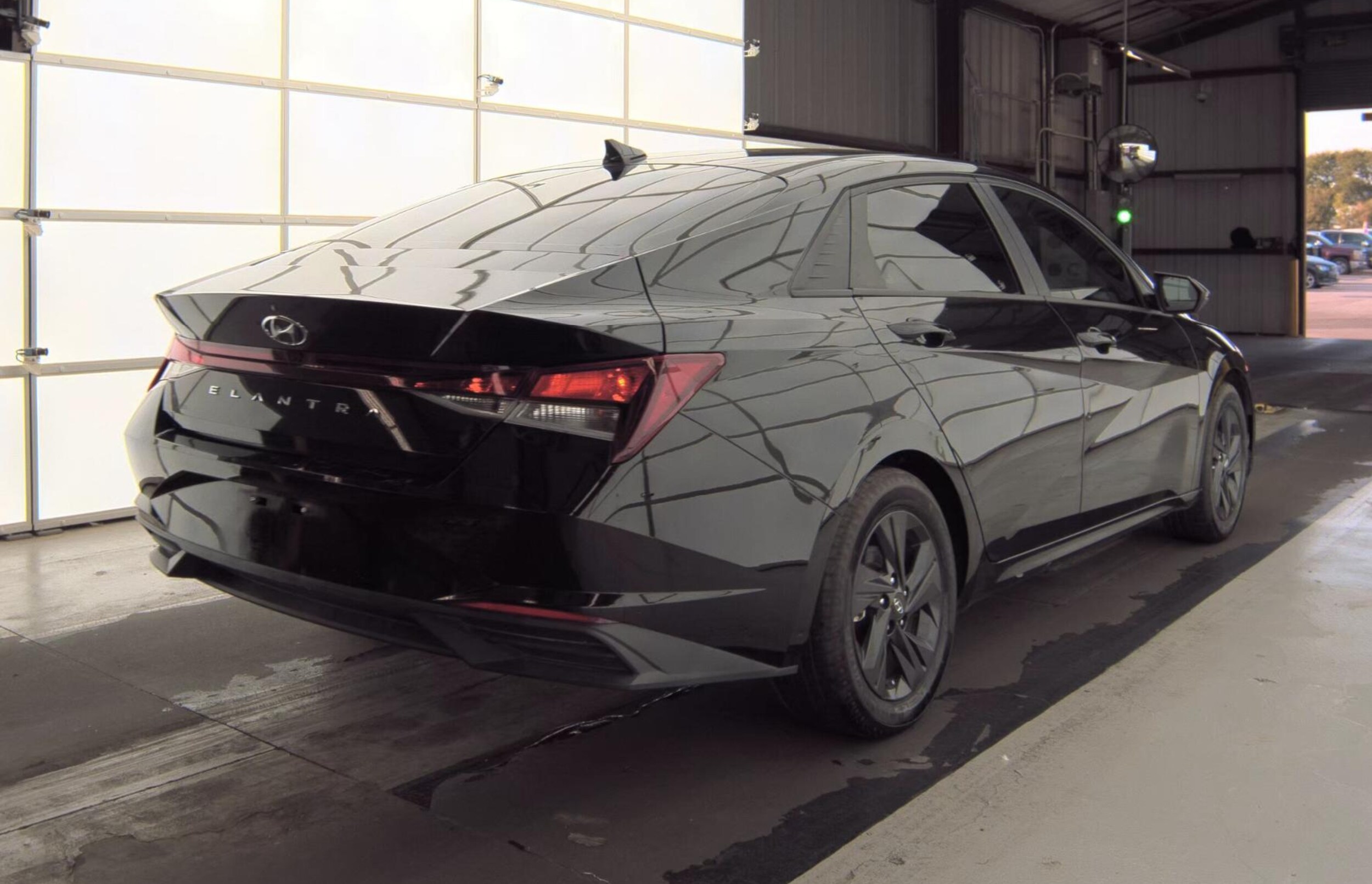 2021 Hyundai Elantra SEL photo 3