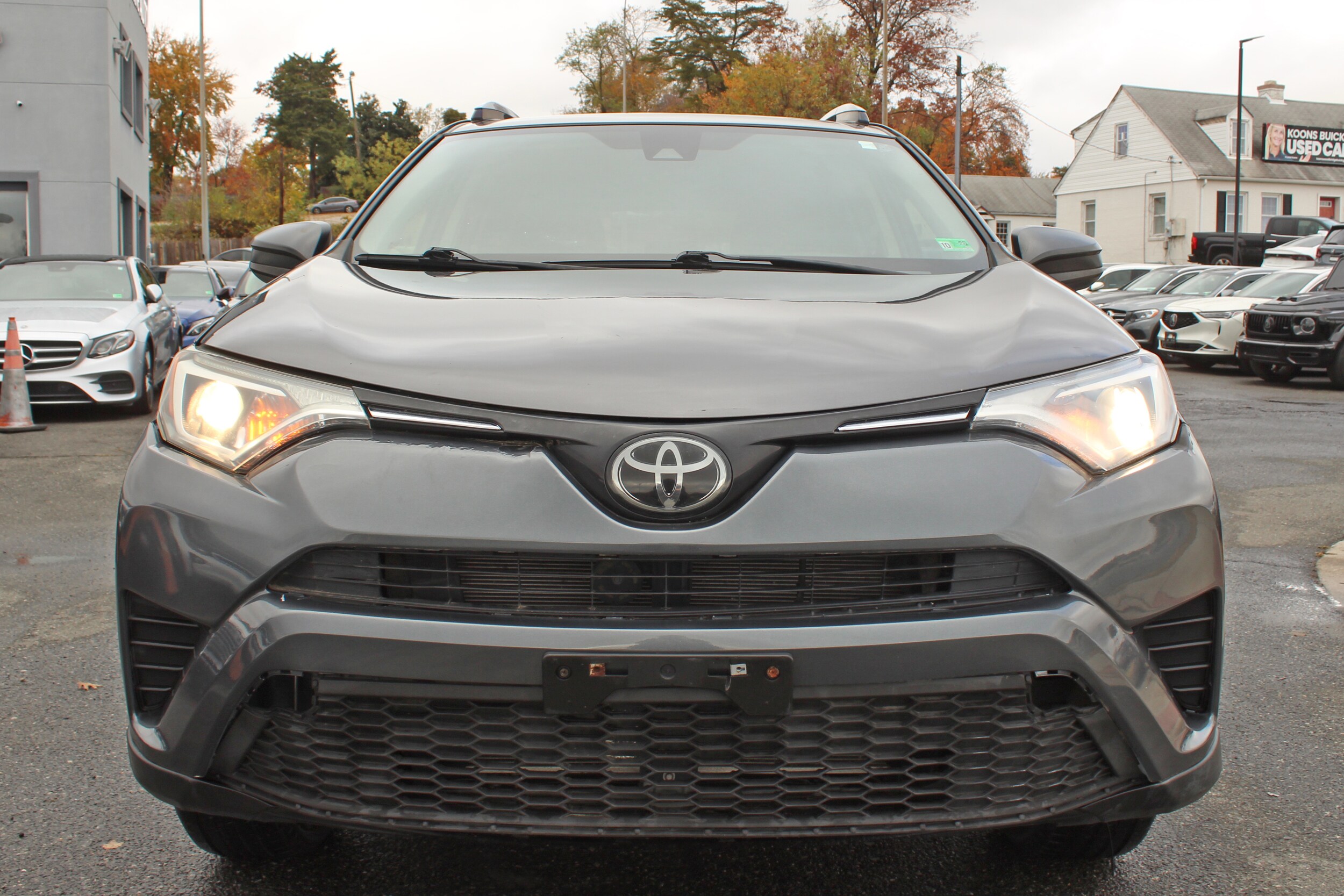 2018 Toyota RAV4 LE photo 2
