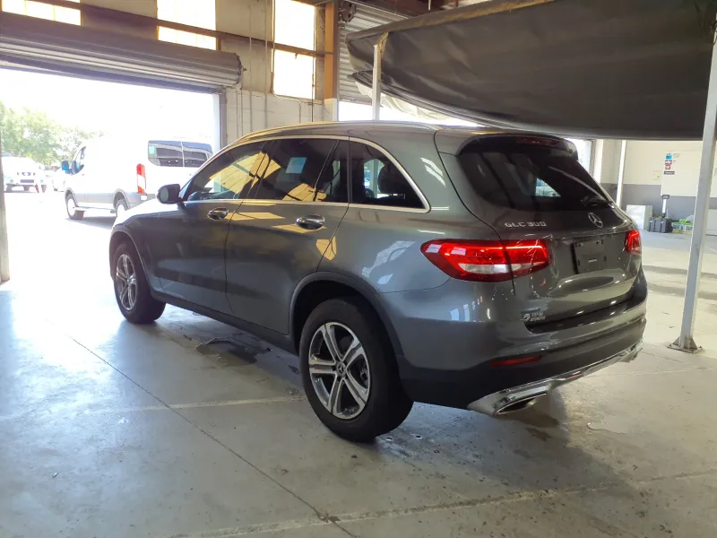 2018 Mercedes Benz GLC 300 photo 2