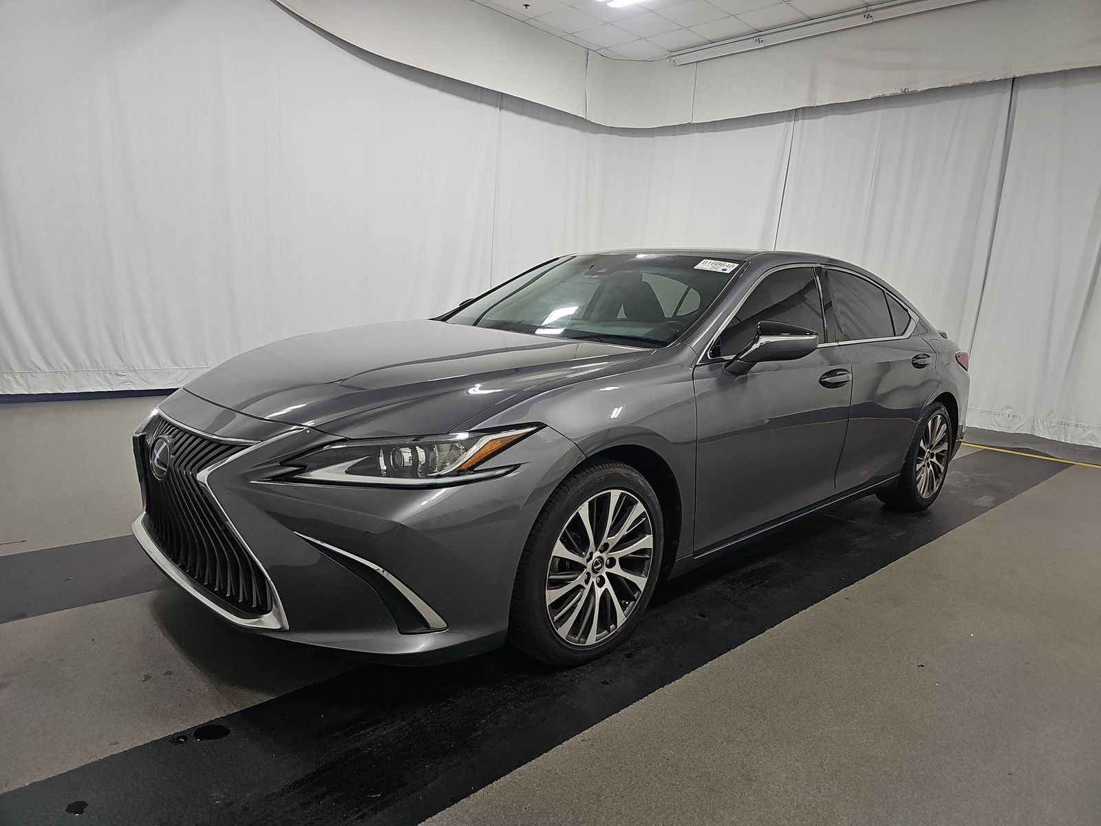 2021 Lexus ES 350's photo