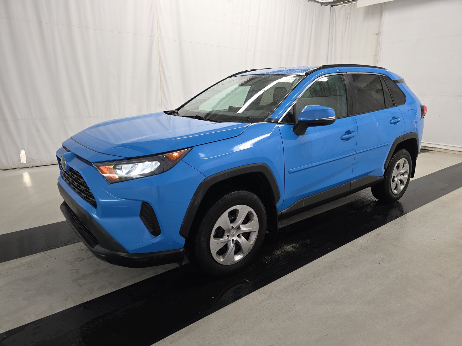 2019 Toyota RAV4 LE AWD's photo