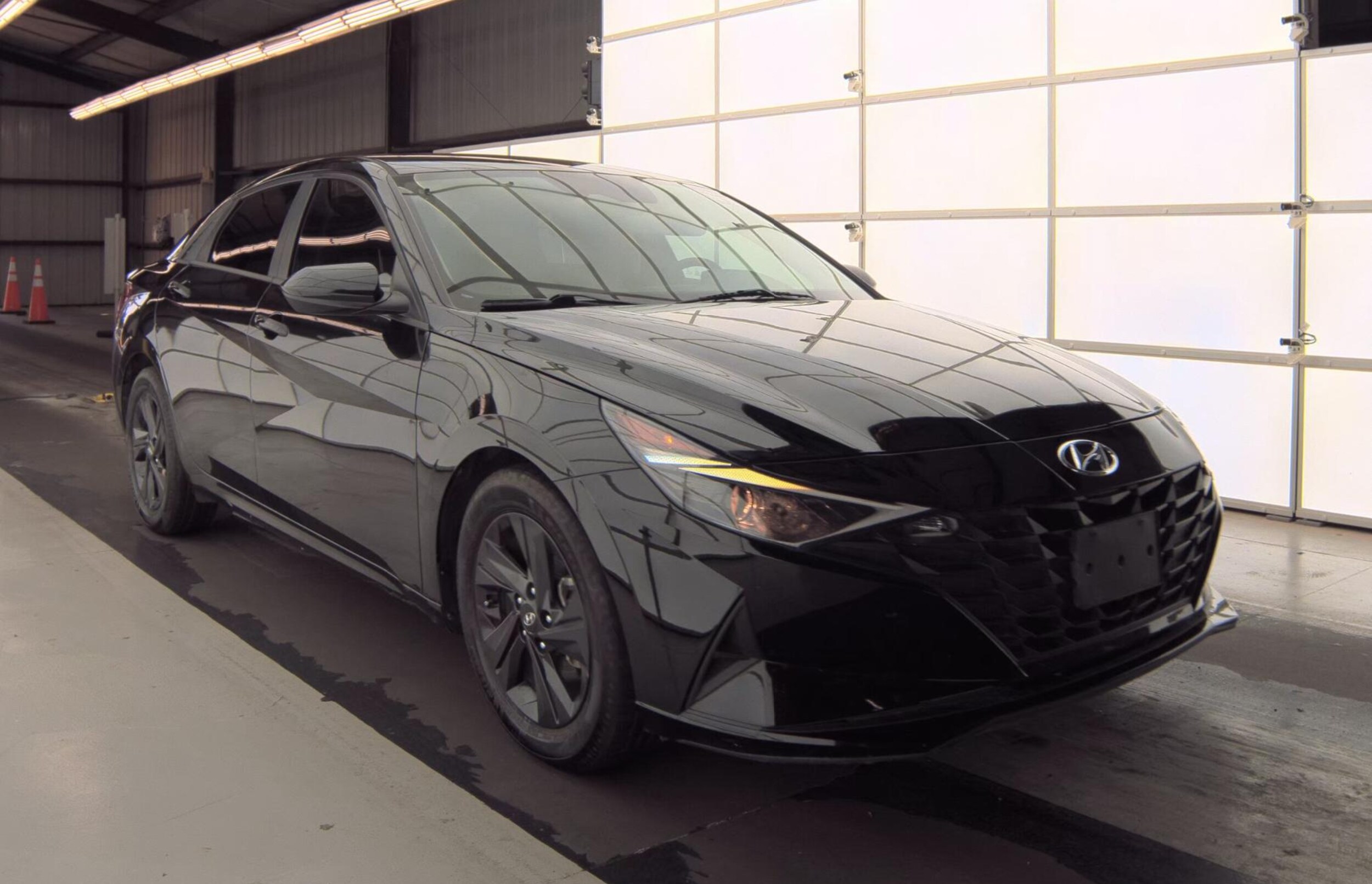 2021 Hyundai Elantra SEL photo 2